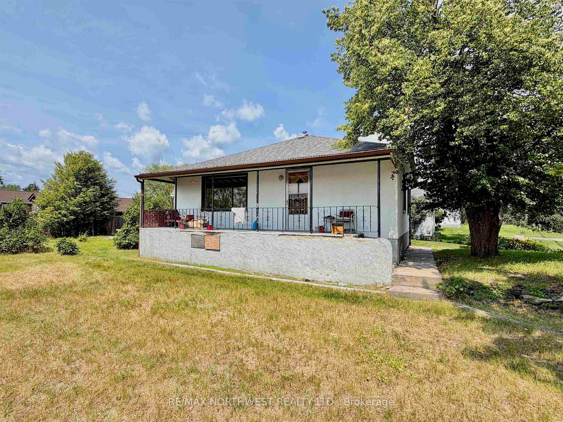 Photo 1 of 528 Eighth Street, Kenora, Keewatin — HOMEH