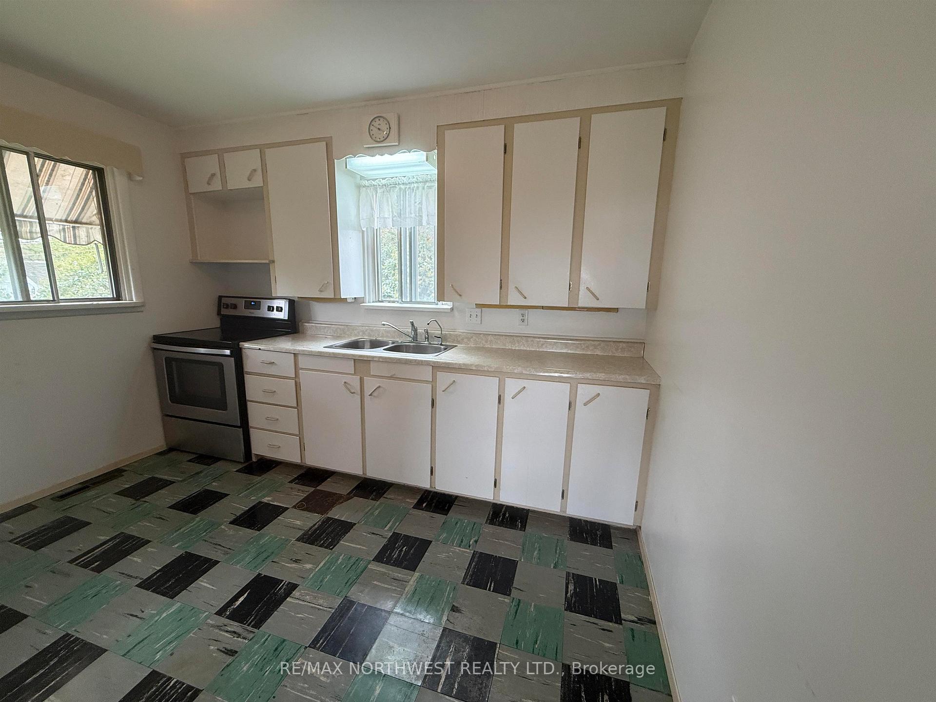 Photo 6 of 528 Eighth Street, Kenora, Keewatin — HOMEH