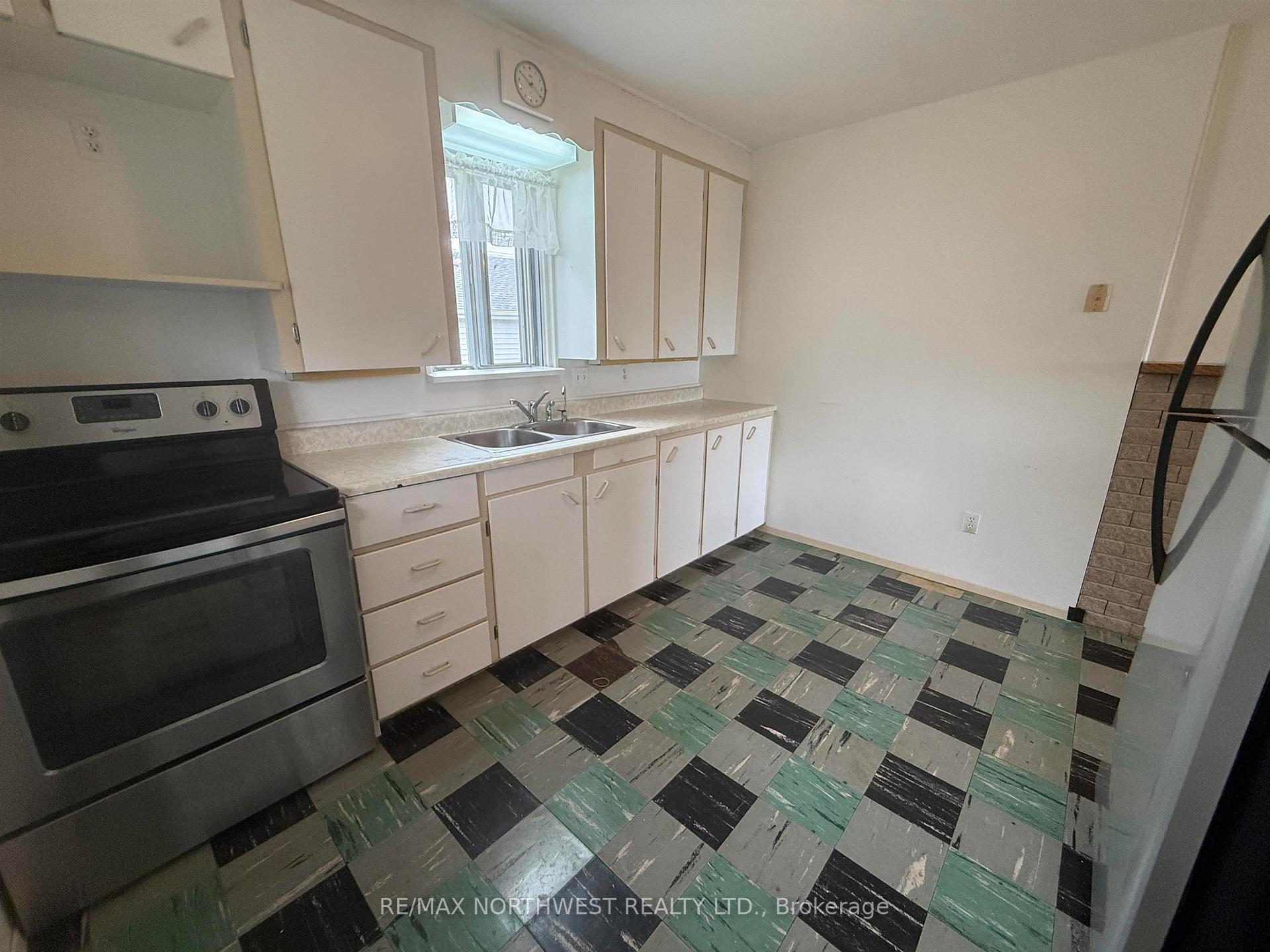 Photo 7 of 528 Eighth Street, Kenora, Keewatin — HOMEH