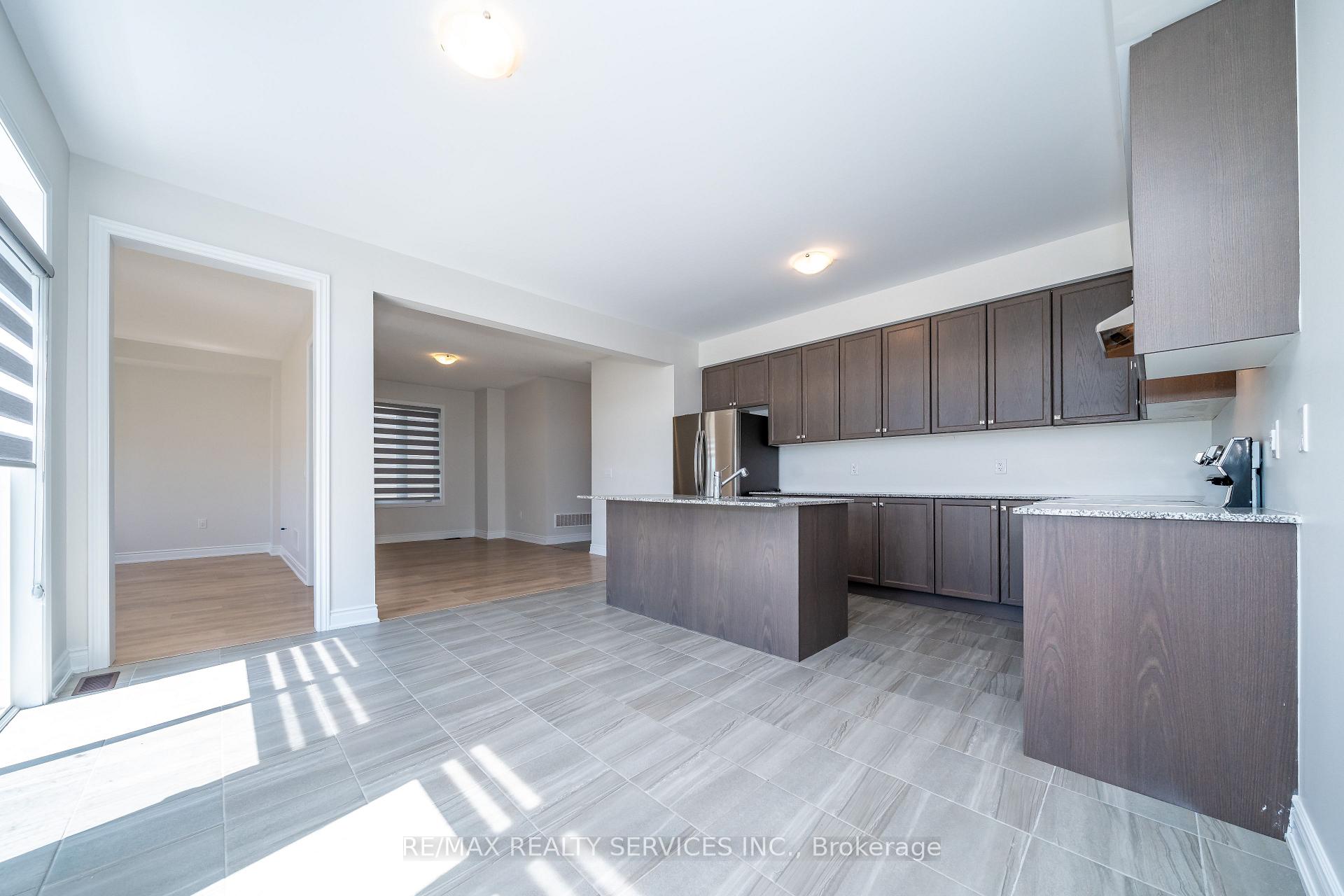 Photo 3 of 41 Union Boulevard, Wasaga Beach — HOMEH