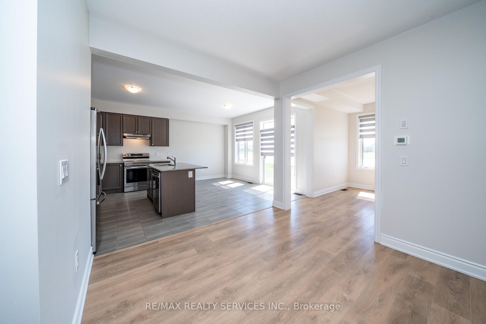 Photo 4 of 41 Union Boulevard, Wasaga Beach — HOMEH