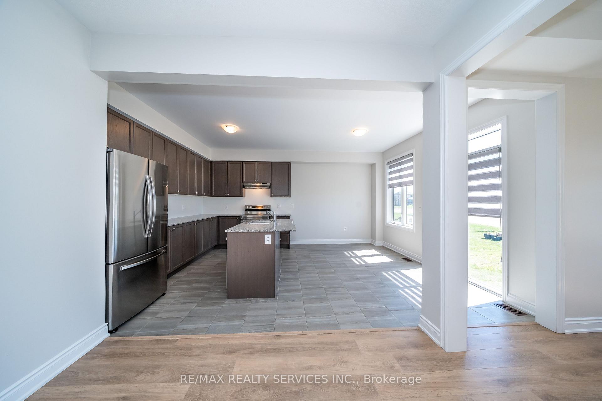 Photo 5 of 41 Union Boulevard, Wasaga Beach — HOMEH