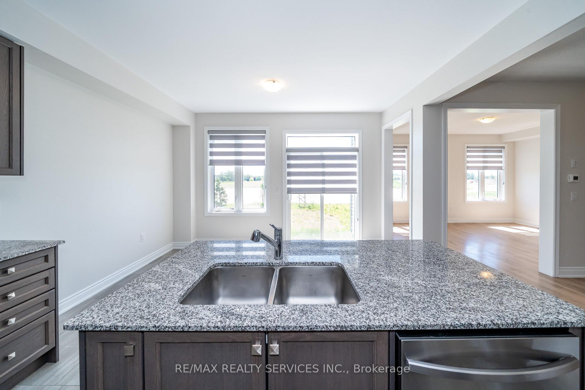Photo 8 of 41 Union Boulevard, Wasaga Beach — HOMEH
