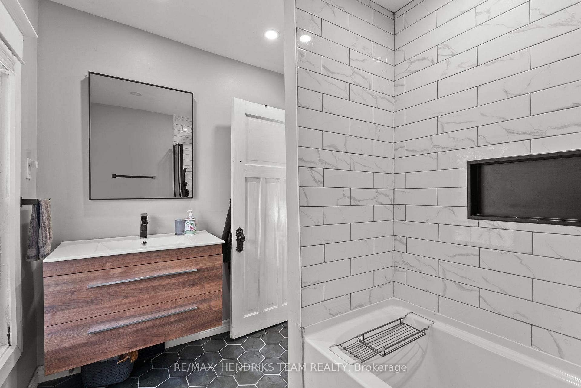 Photo 26 of 69 Chaplin Avenue, St. Catharines, Downtown — HOMEH