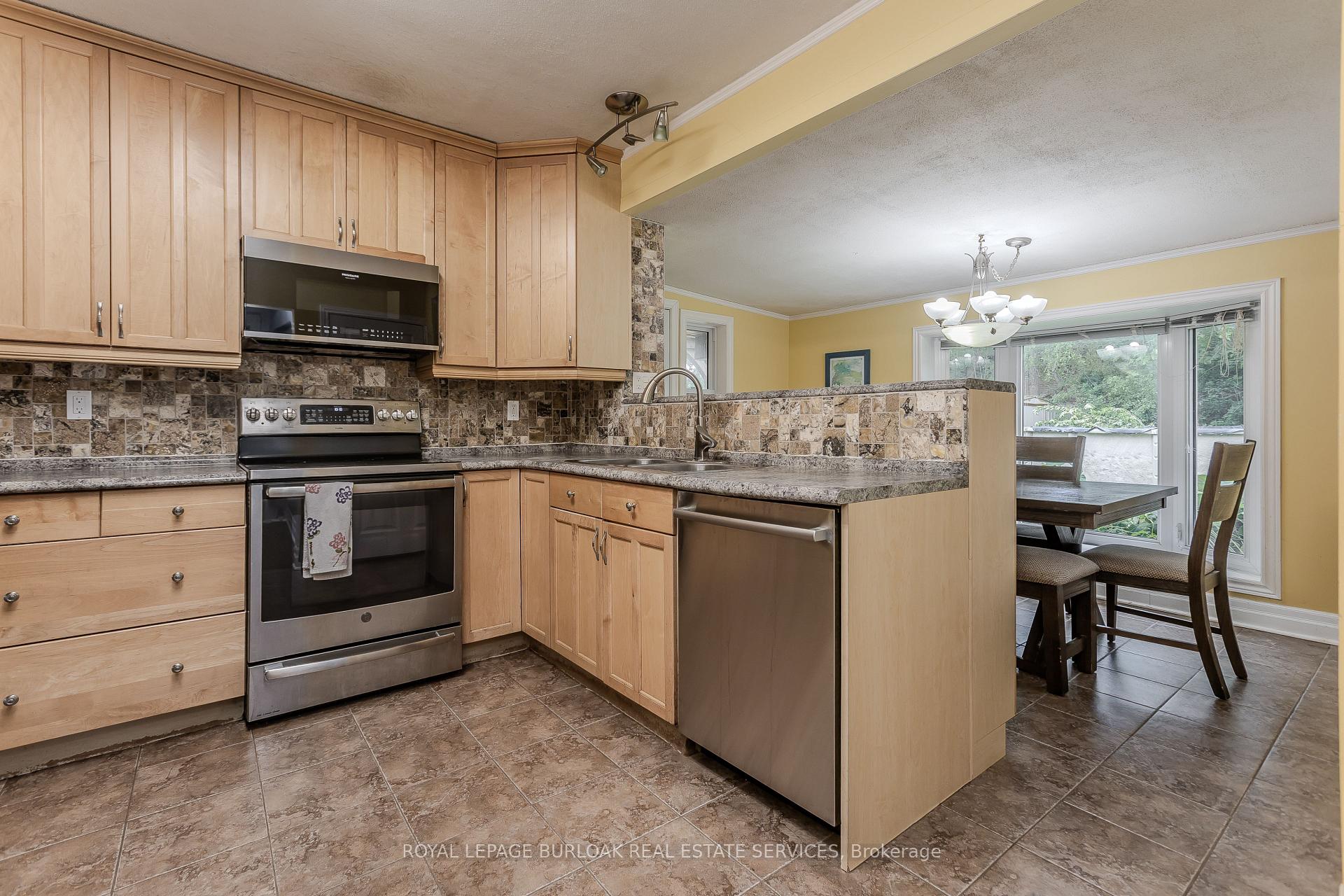 Photo 8 of 482 Sherin Drive, Oakville, West — HOMEH