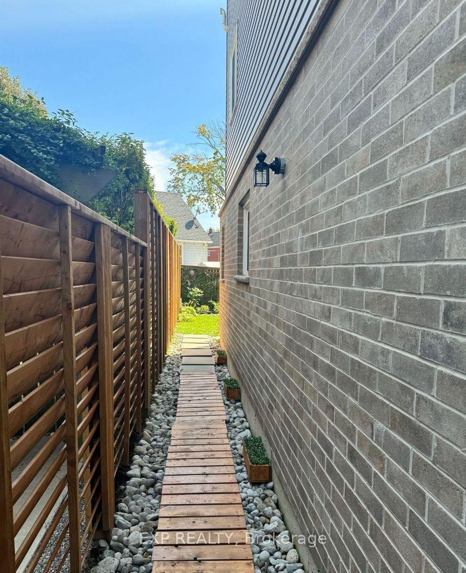 Photo 3 of Unit Ground, 37 Riverside Drive, Welland, Broadway — HOMEH