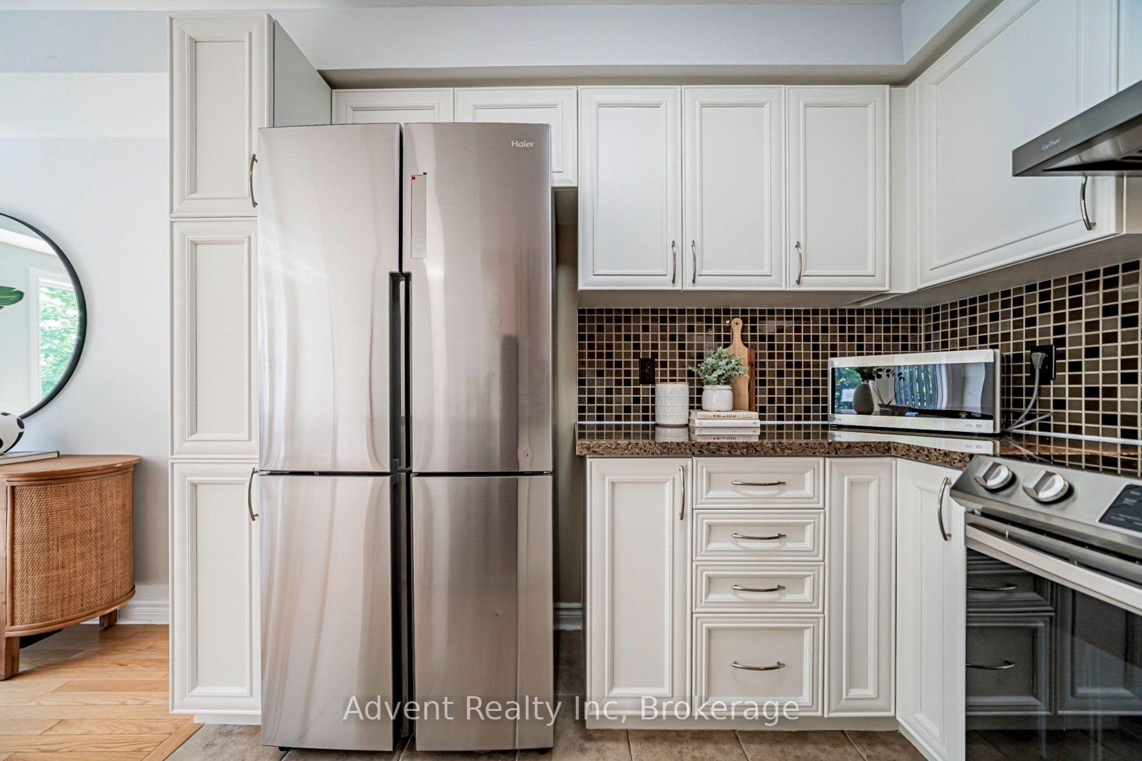 Photo 11 of 973 The Queensway, Etobicoke, Stonegate-Queensway — HOMEH