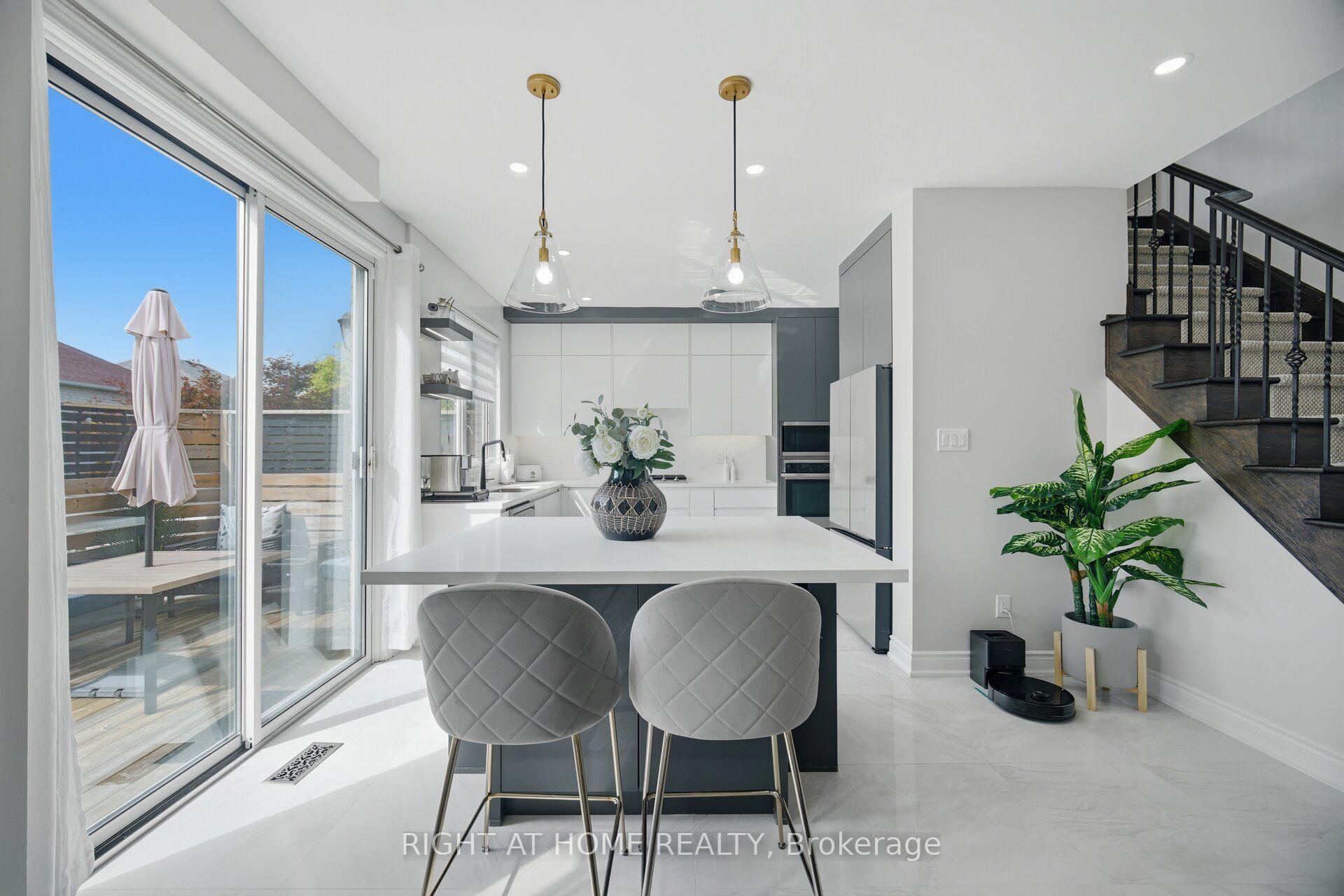 Photo 15 of 44 Crew Crescent, Vaughan, Vellore Village — HOMEH