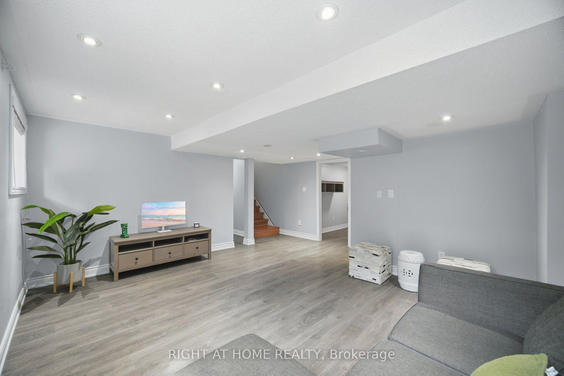 Photo 40 of 44 Crew Crescent, Vaughan, Vellore Village — HOMEH