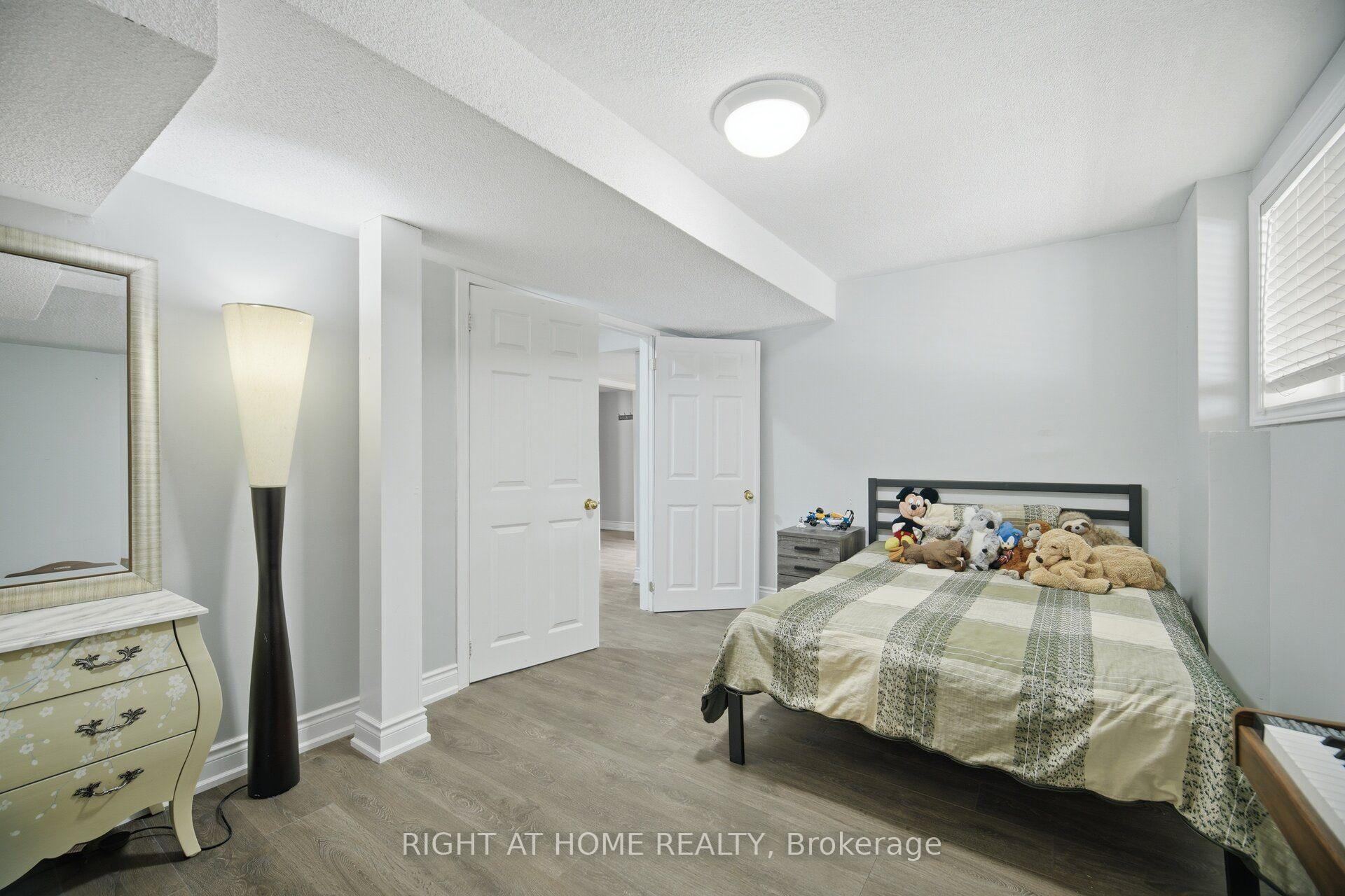 Photo 43 of 44 Crew Crescent, Vaughan, Vellore Village — HOMEH