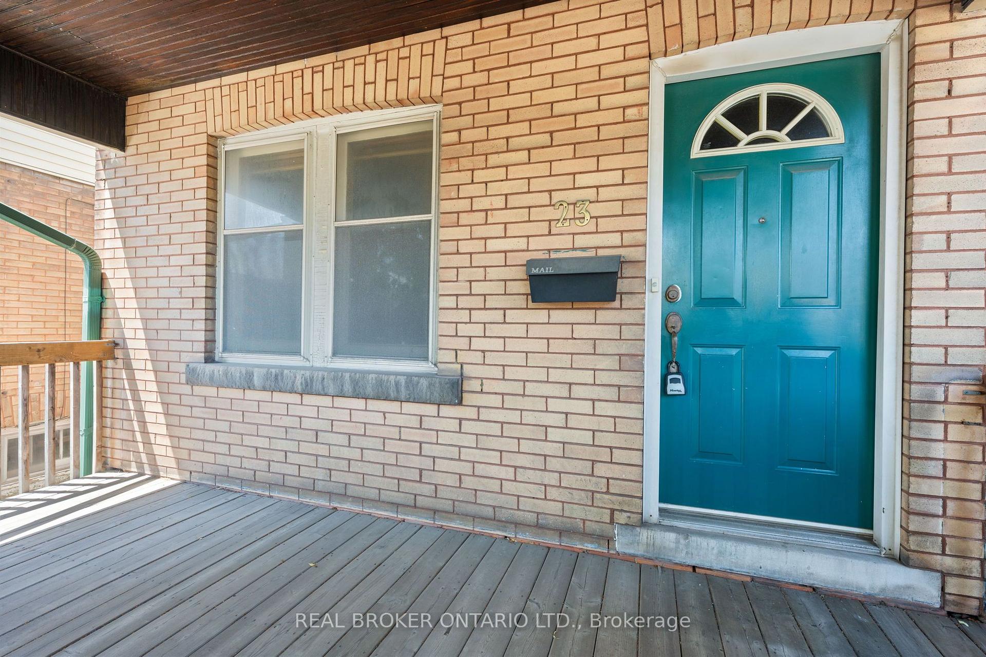 Photo 2 of 23 Edgemont Street N, Hamilton, Crown Point — HOMEH