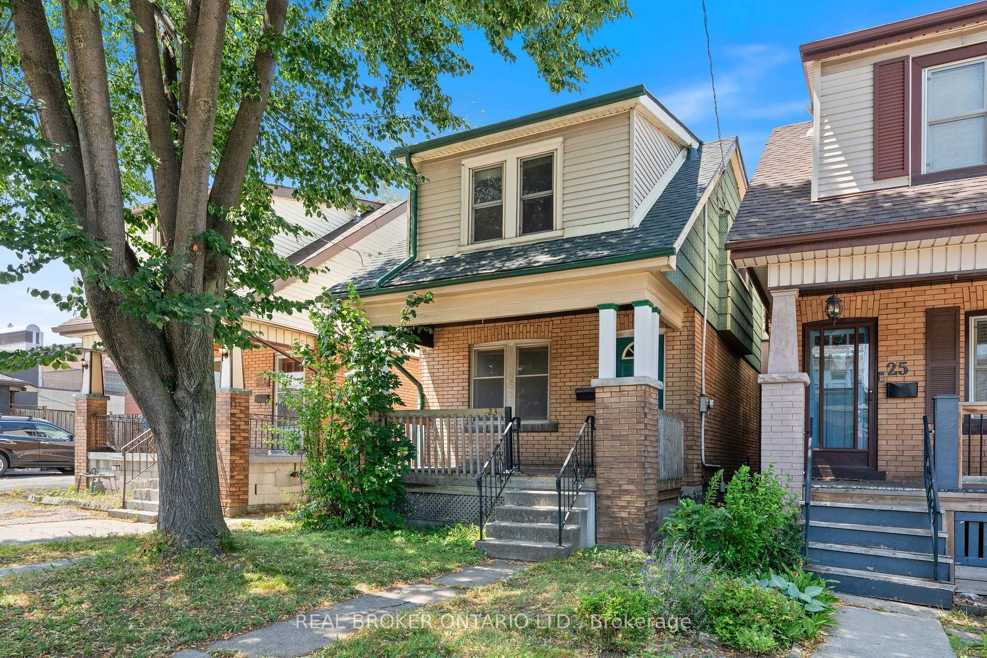 Photo 3 of 23 Edgemont Street N, Hamilton, Crown Point — HOMEH