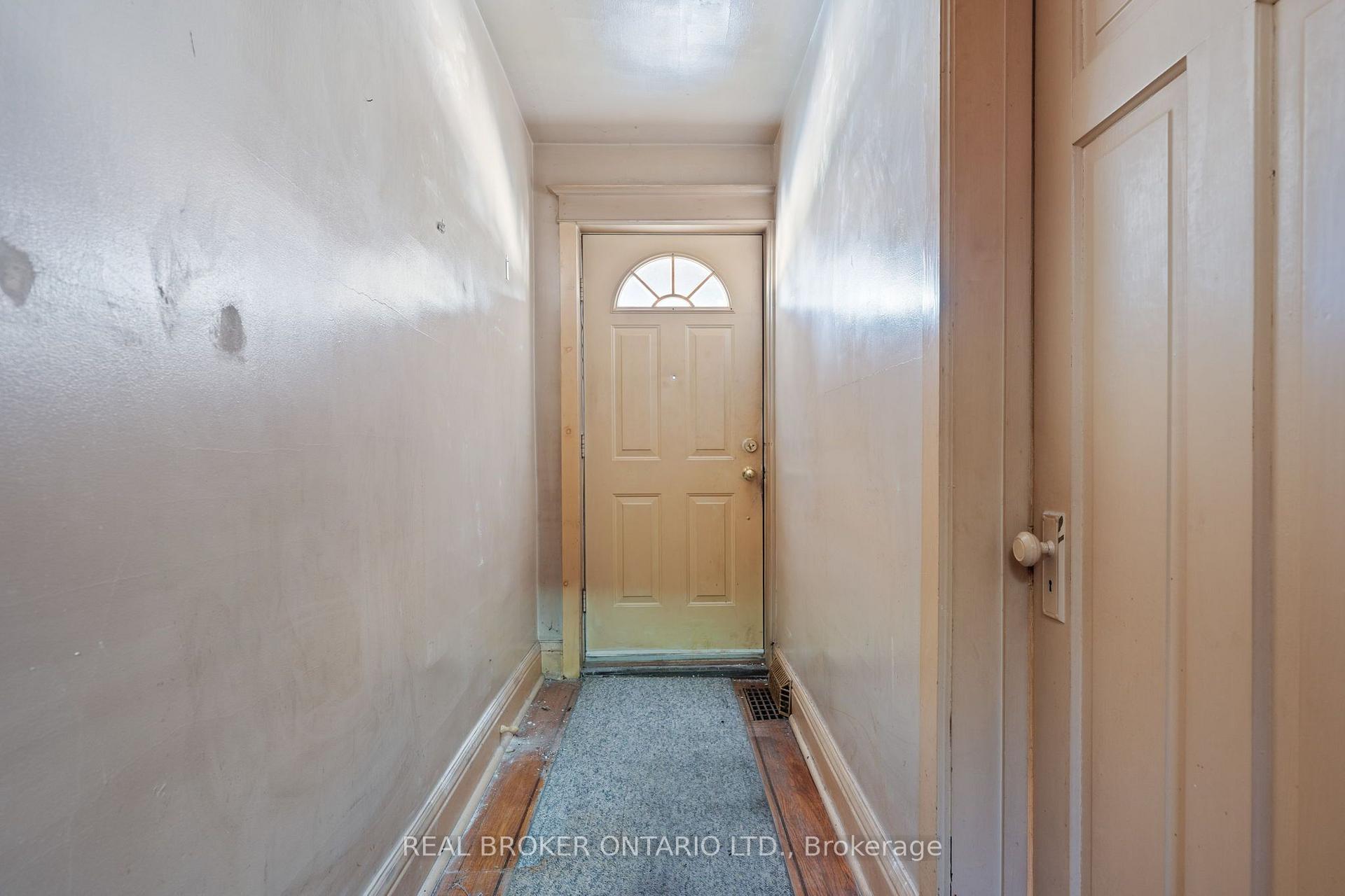 Photo 5 of 23 Edgemont Street N, Hamilton, Crown Point — HOMEH