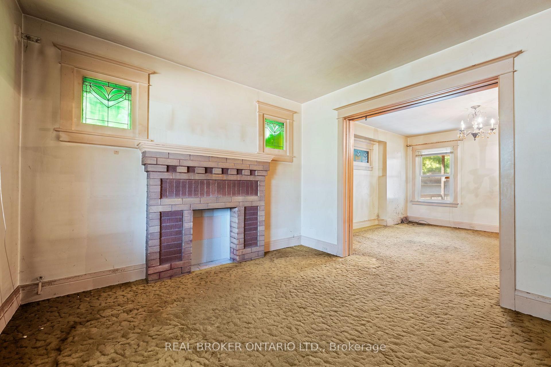 Photo 7 of 23 Edgemont Street N, Hamilton, Crown Point — HOMEH