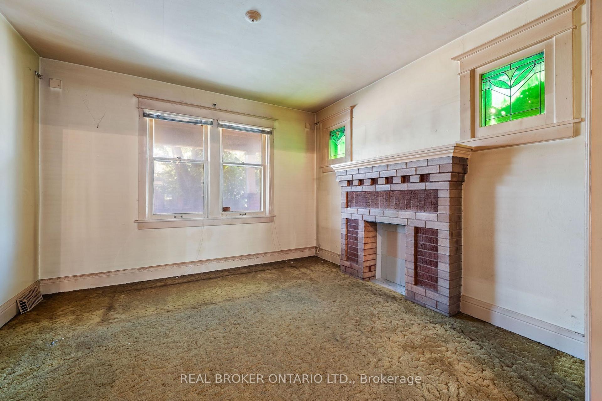 Photo 8 of 23 Edgemont Street N, Hamilton, Crown Point — HOMEH