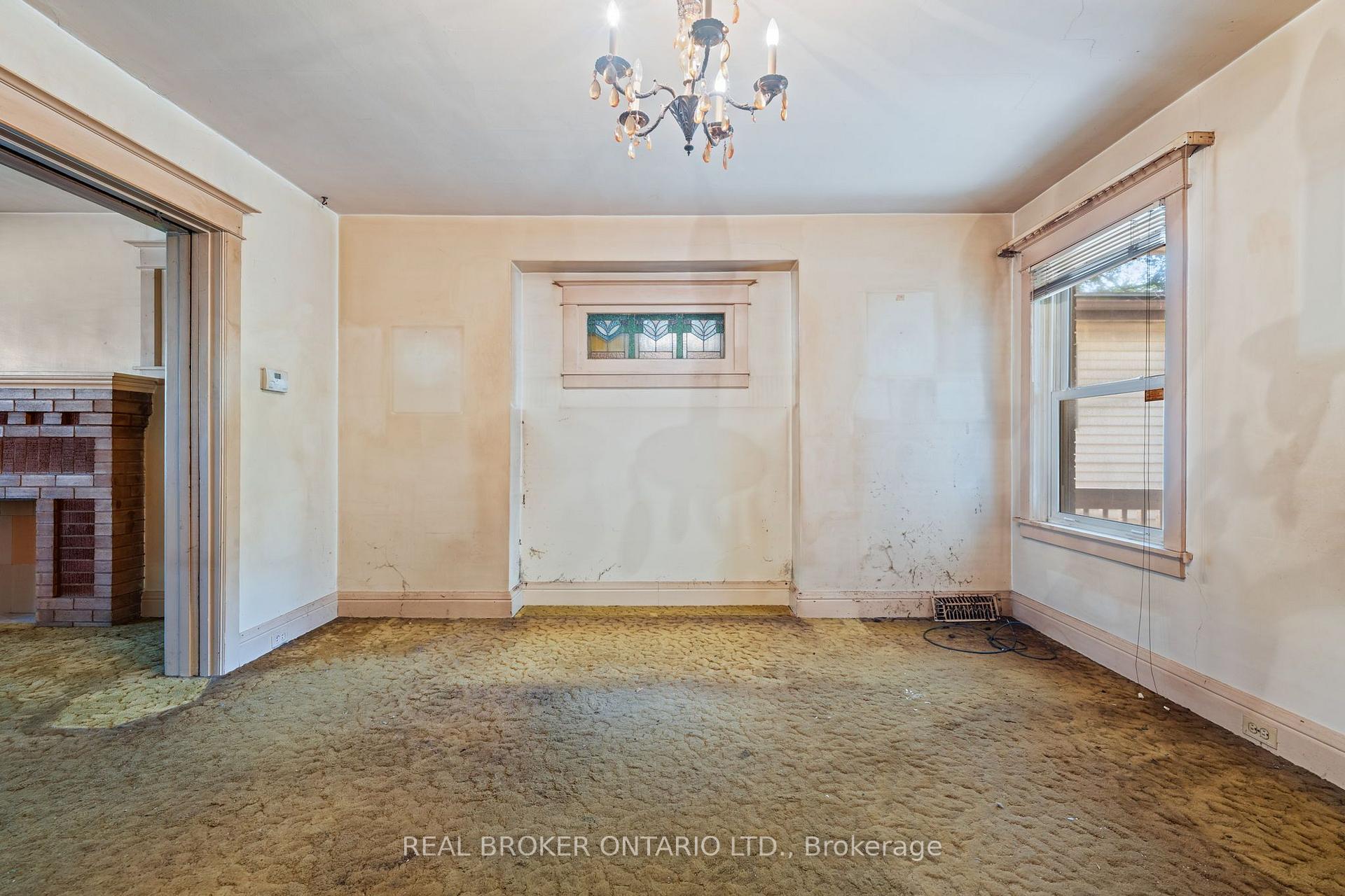 Photo 9 of 23 Edgemont Street N, Hamilton, Crown Point — HOMEH