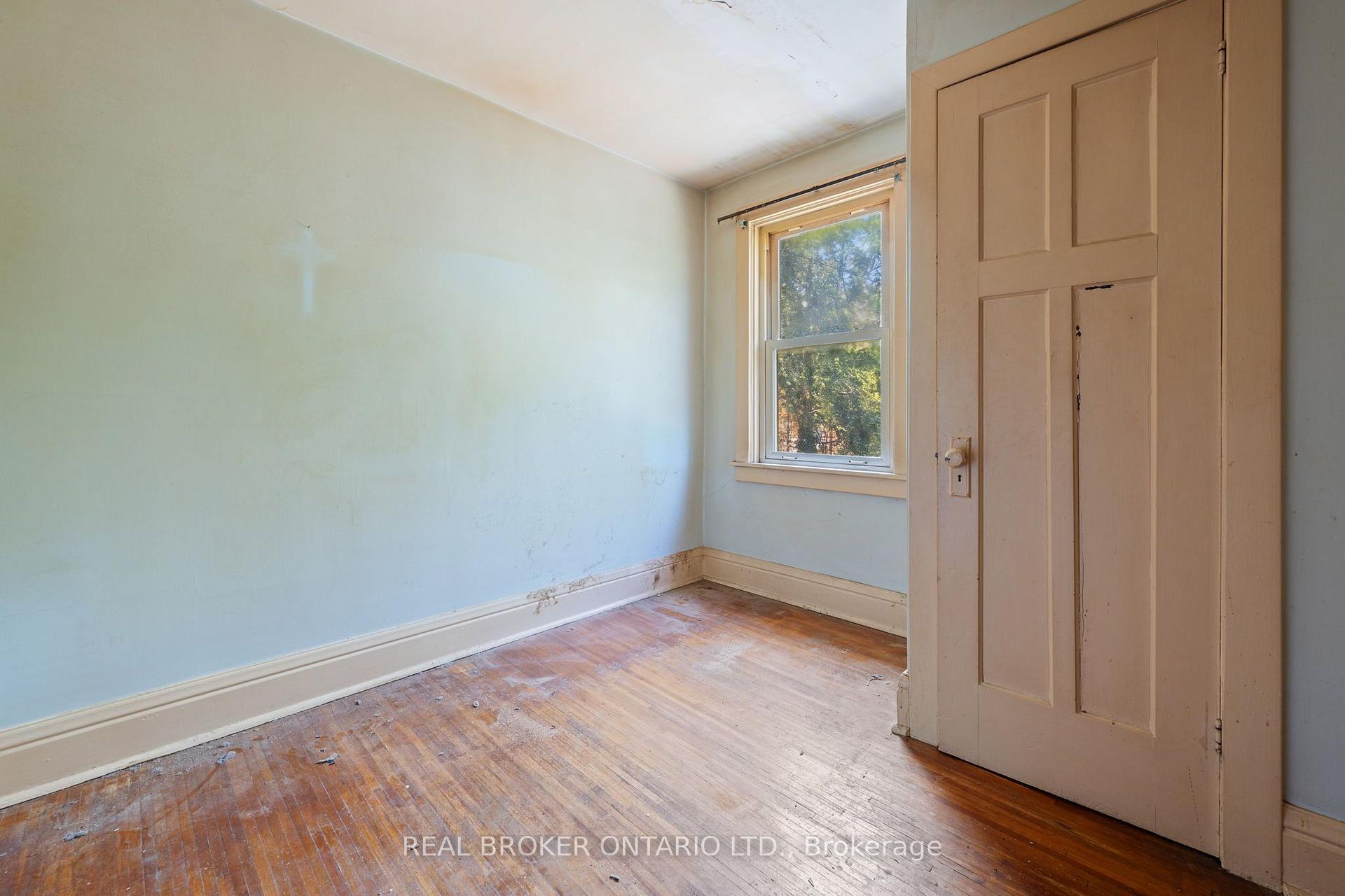 Photo 14 of 23 Edgemont Street N, Hamilton, Crown Point — HOMEH