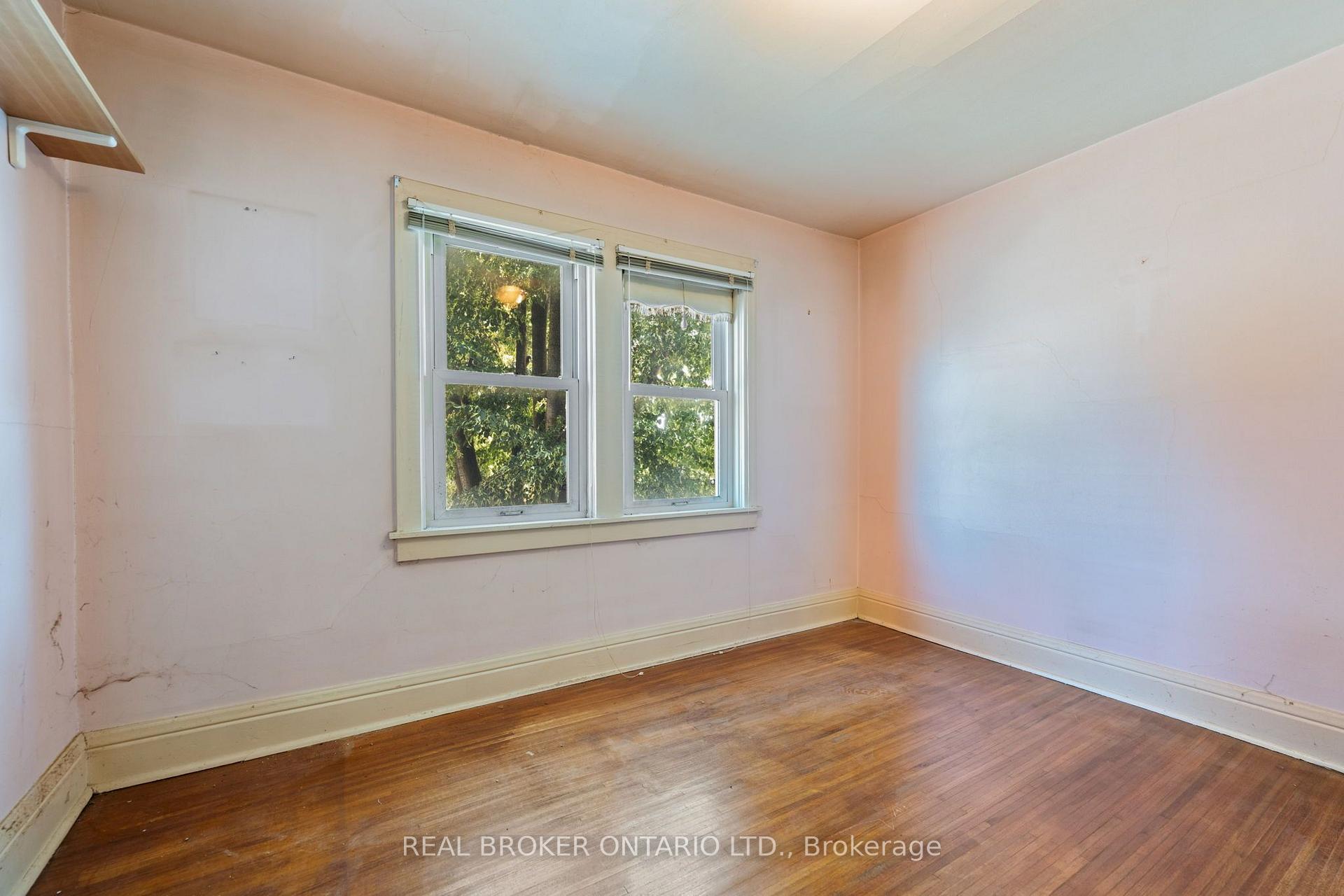 Photo 15 of 23 Edgemont Street N, Hamilton, Crown Point — HOMEH