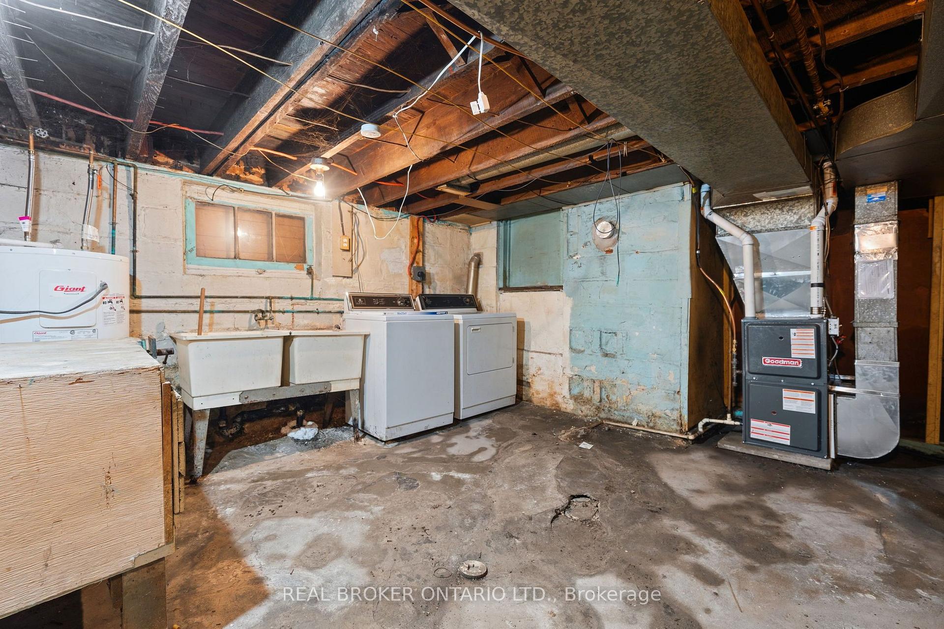 Photo 18 of 23 Edgemont Street N, Hamilton, Crown Point — HOMEH