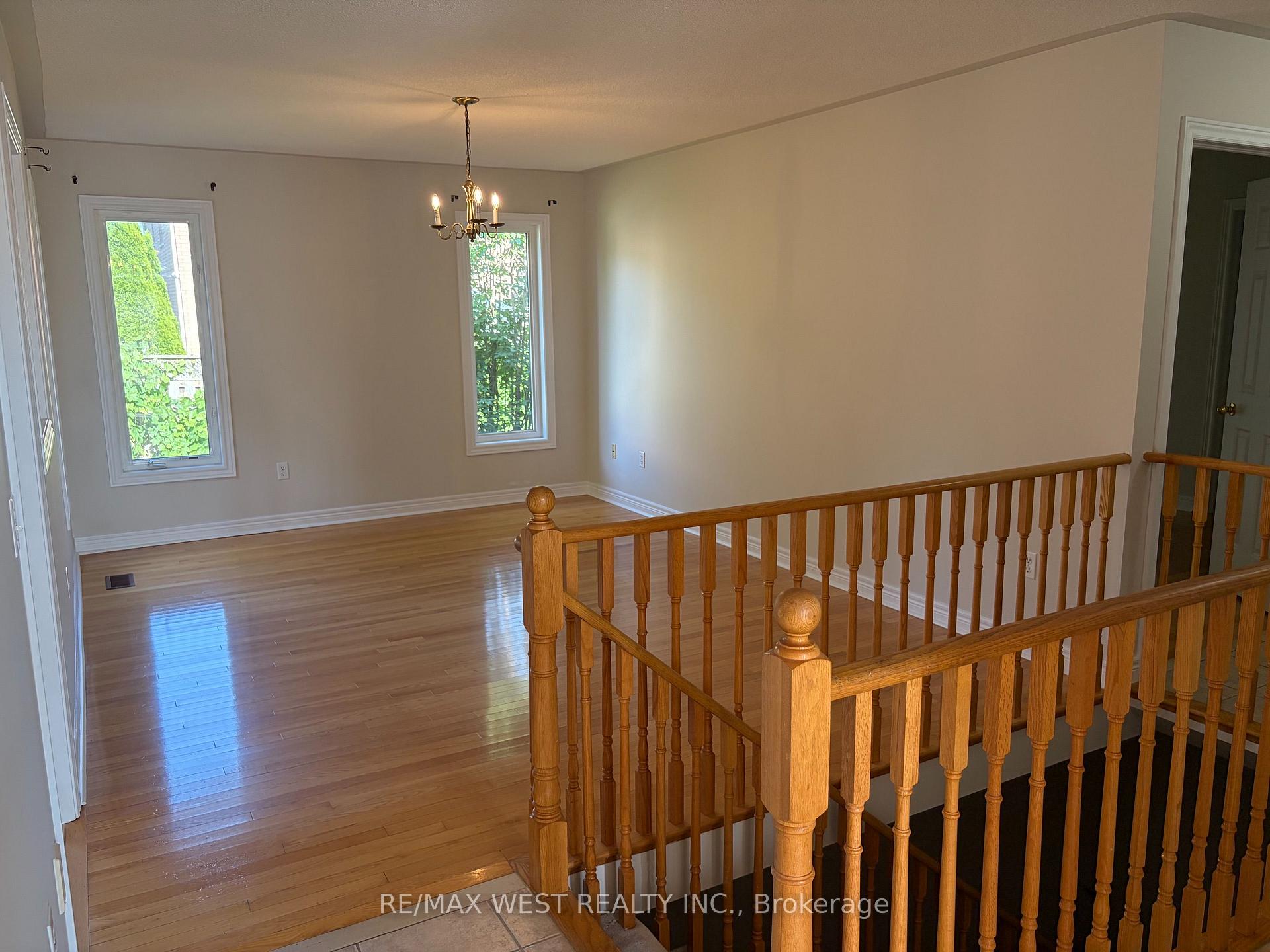 Photo 5 of 63 Munro Circle, Halton Hills, Georgetown — HOMEH