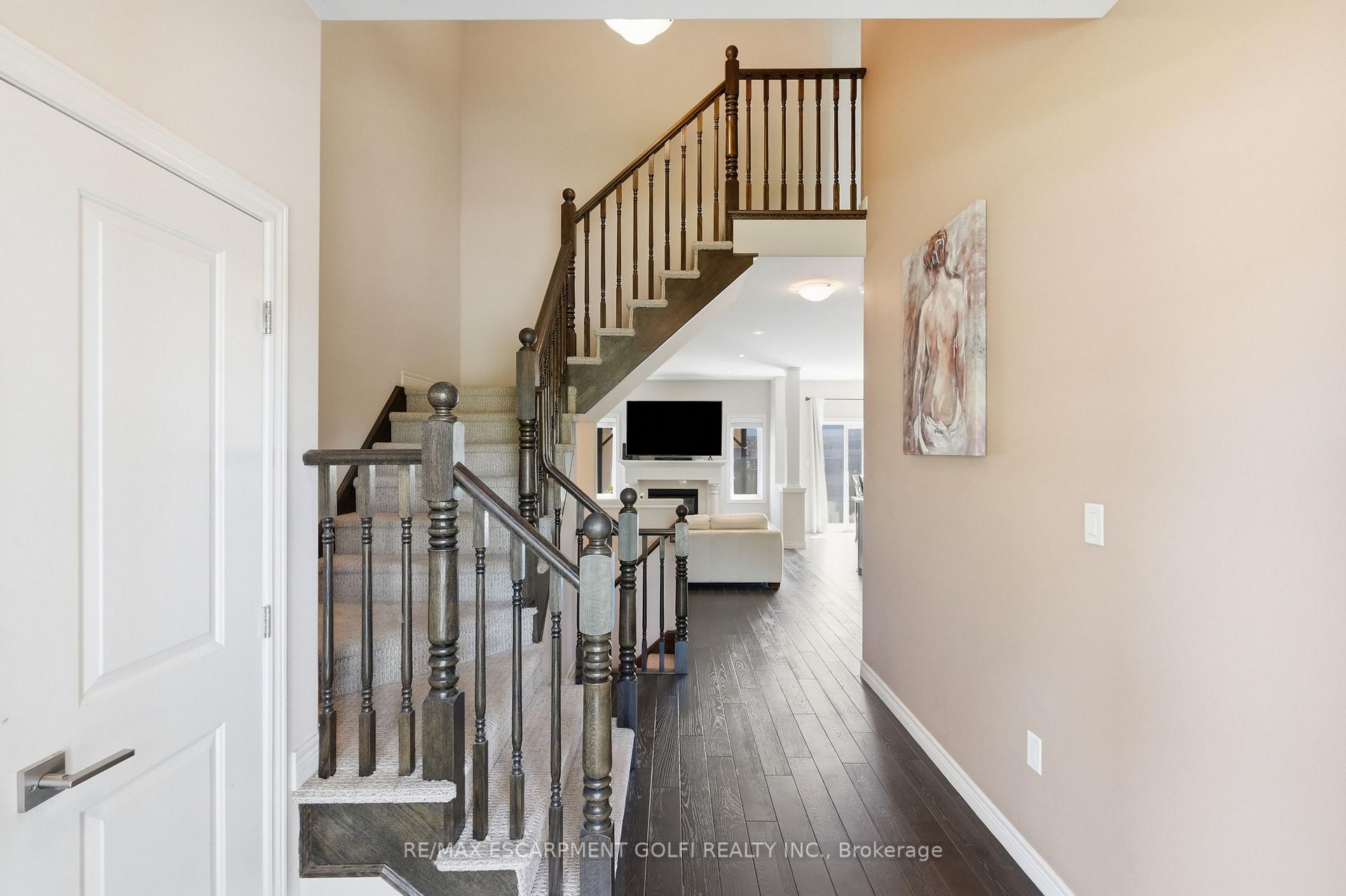 Photo 2 of 4473 Garden Gate Terrace, Lincoln, Beamsville — HOMEH