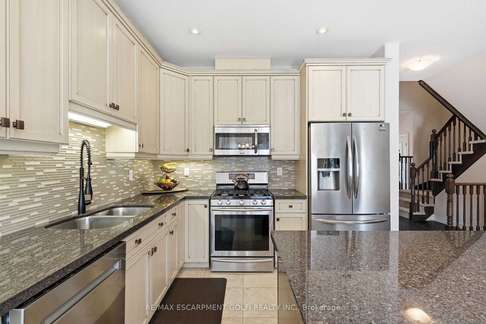 Photo 6 of 4473 Garden Gate Terrace, Lincoln, Beamsville — HOMEH