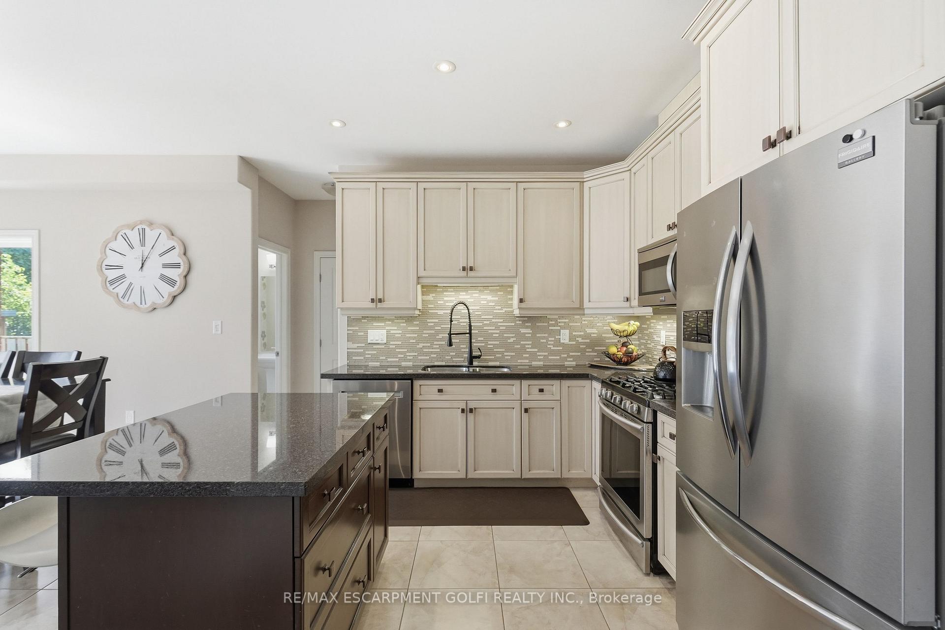 Photo 7 of 4473 Garden Gate Terrace, Lincoln, Beamsville — HOMEH