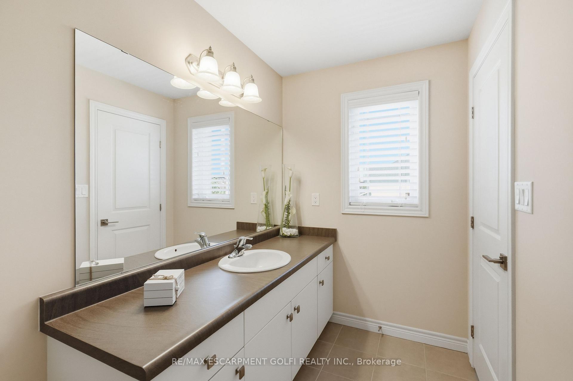 Photo 15 of 4473 Garden Gate Terrace, Lincoln, Beamsville — HOMEH