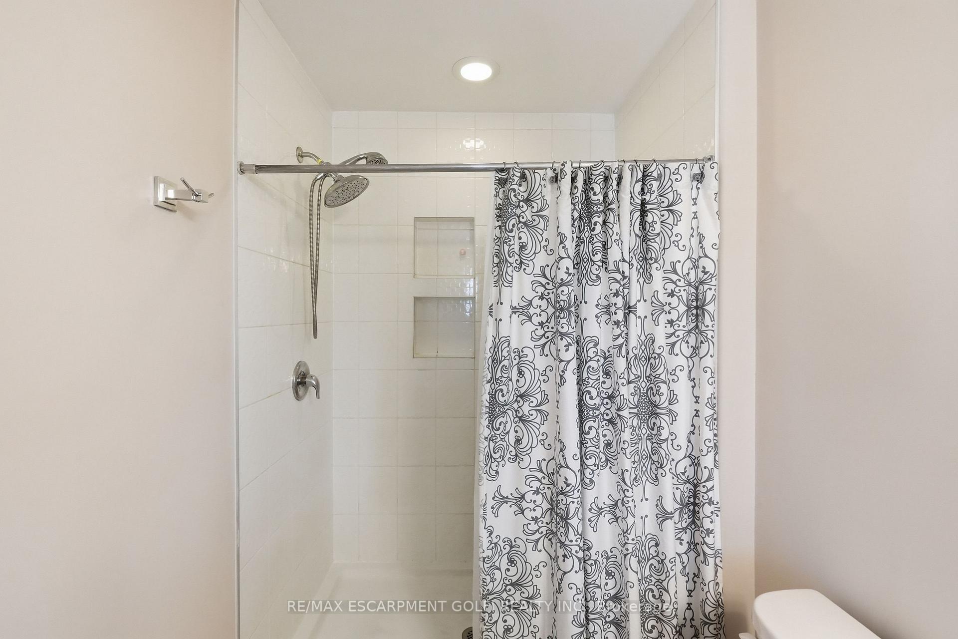 Photo 16 of 4473 Garden Gate Terrace, Lincoln, Beamsville — HOMEH