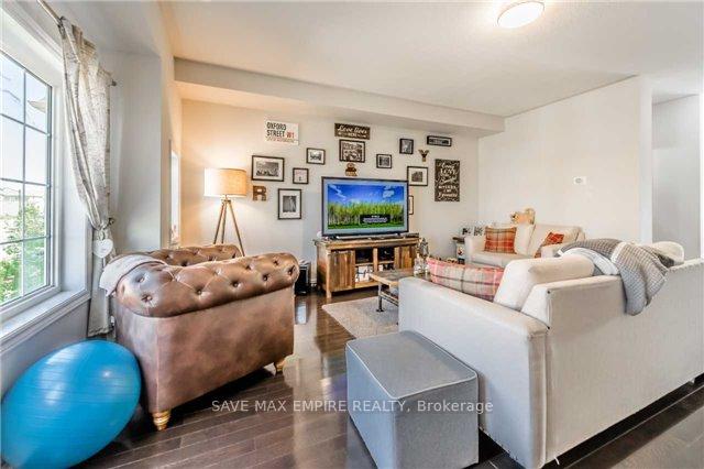 Photo 3 of 78 Aspen Hills Road, Brampton, Credit Valley — HOMEH