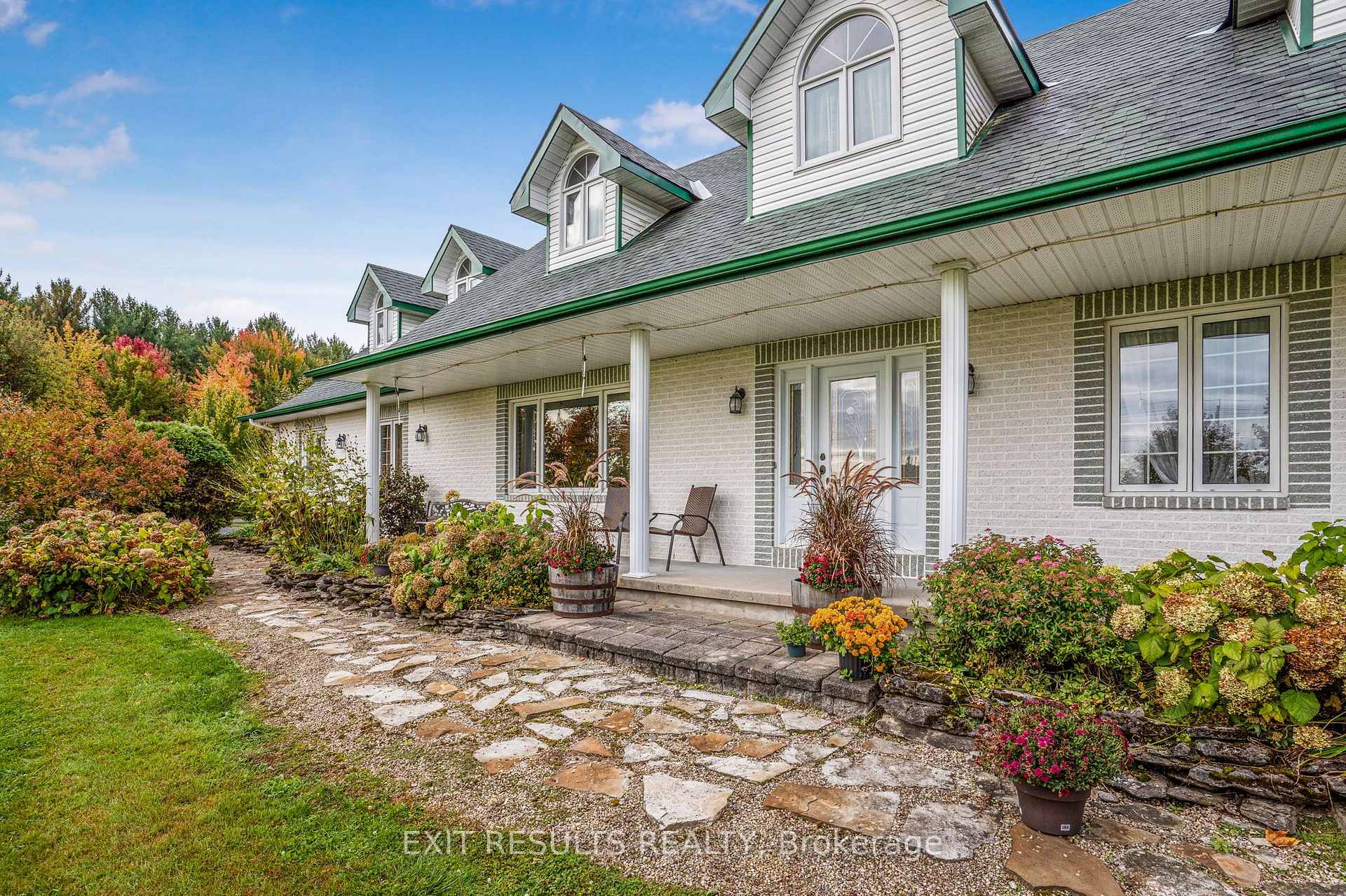 Photo 4 of 638 St Thomas Road E, Russell, Russell Twp — HOMEH