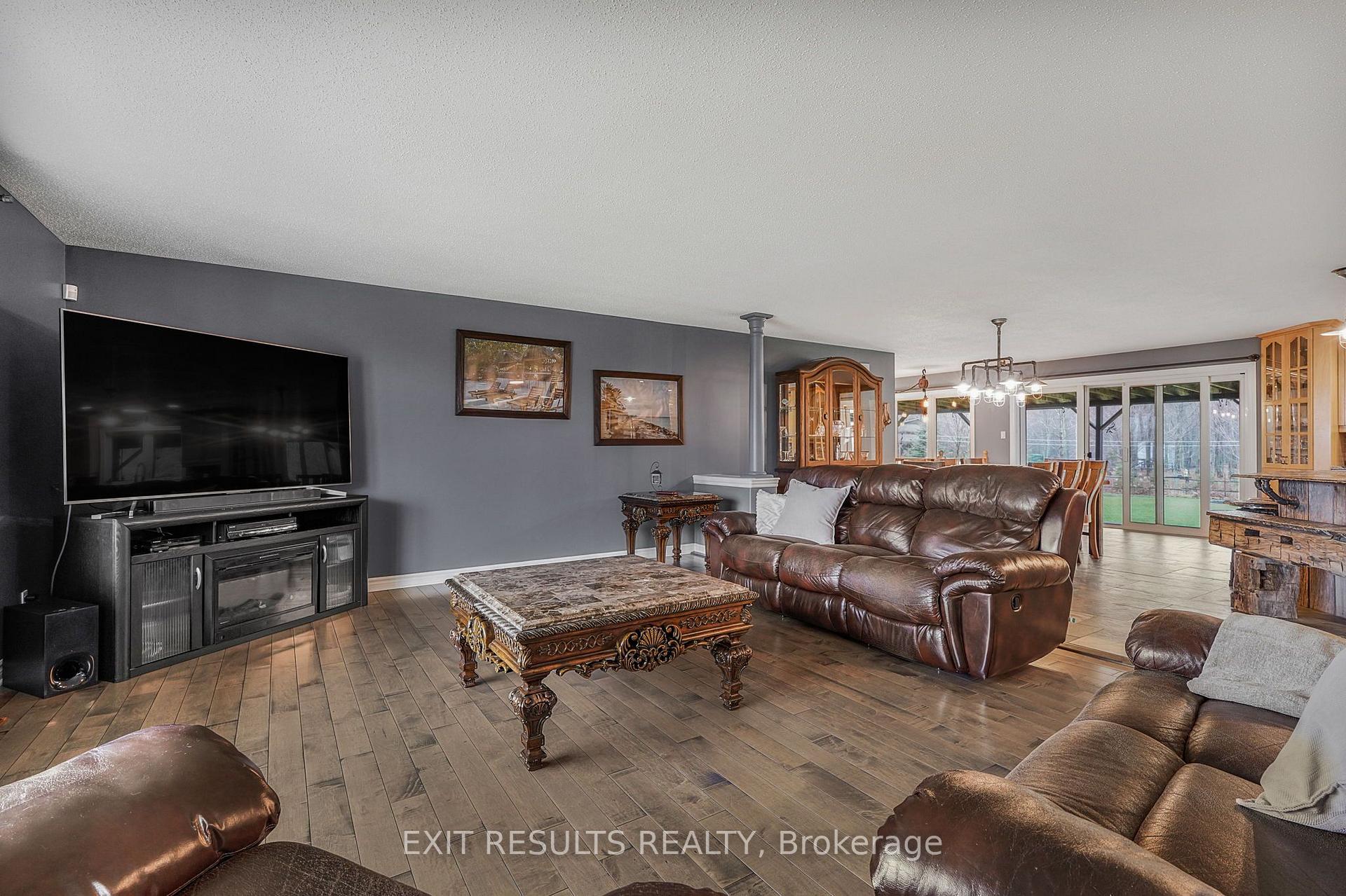 Photo 8 of 638 St Thomas Road E, Russell, Russell Twp — HOMEH
