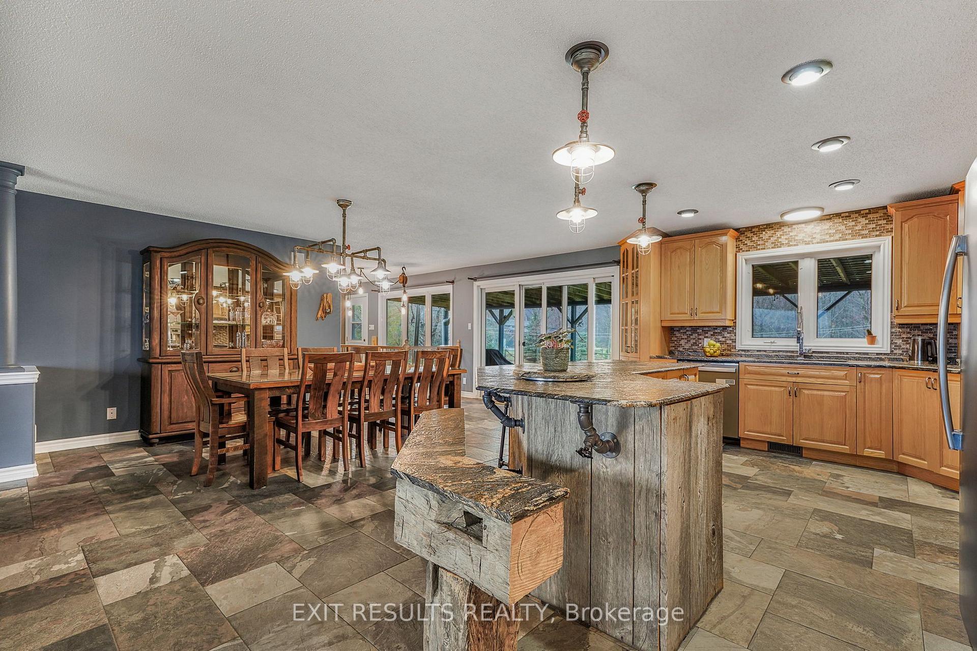 Photo 9 of 638 St Thomas Road E, Russell, Russell Twp — HOMEH