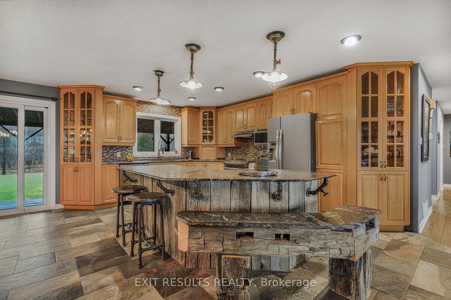 Photo 10 of 638 St Thomas Road E, Russell, Russell Twp — HOMEH