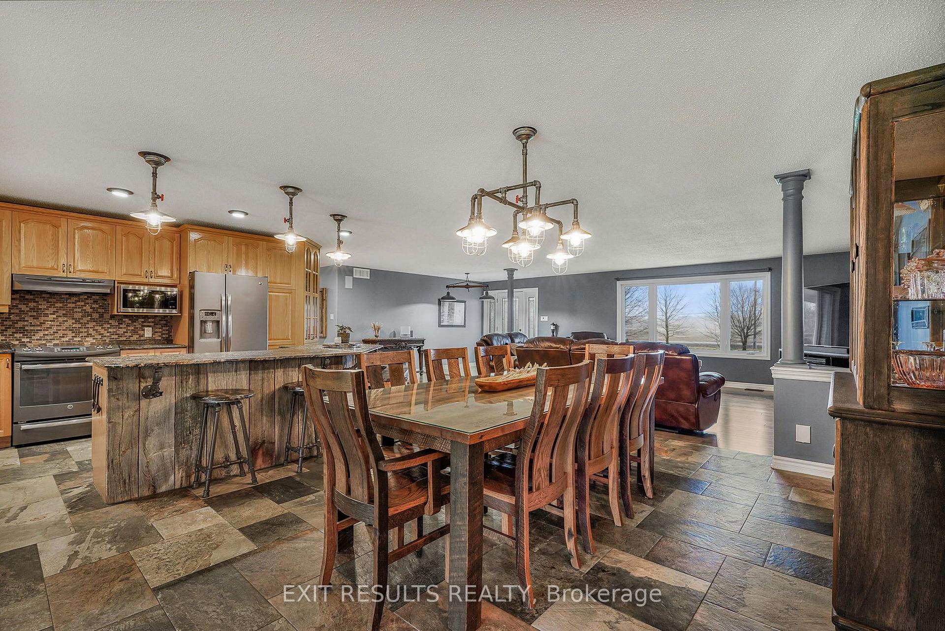Photo 12 of 638 St Thomas Road E, Russell, Russell Twp — HOMEH