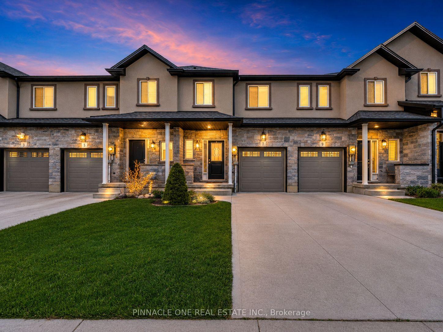 Photo 1 of 7 Mistywood Drive, Hamilton, Stoney Creek Mountain — HOMEH