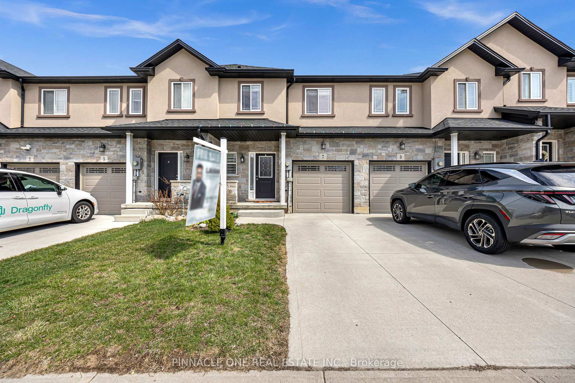 Photo 2 of 7 Mistywood Drive, Hamilton, Stoney Creek Mountain — HOMEH