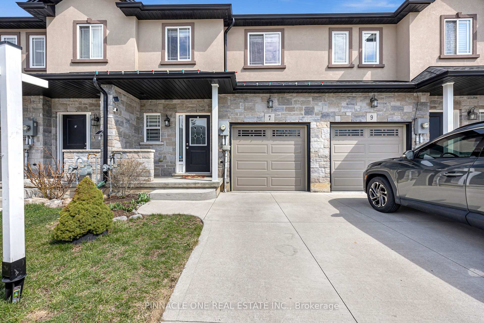Photo 5 of 7 Mistywood Drive, Hamilton, Stoney Creek Mountain — HOMEH