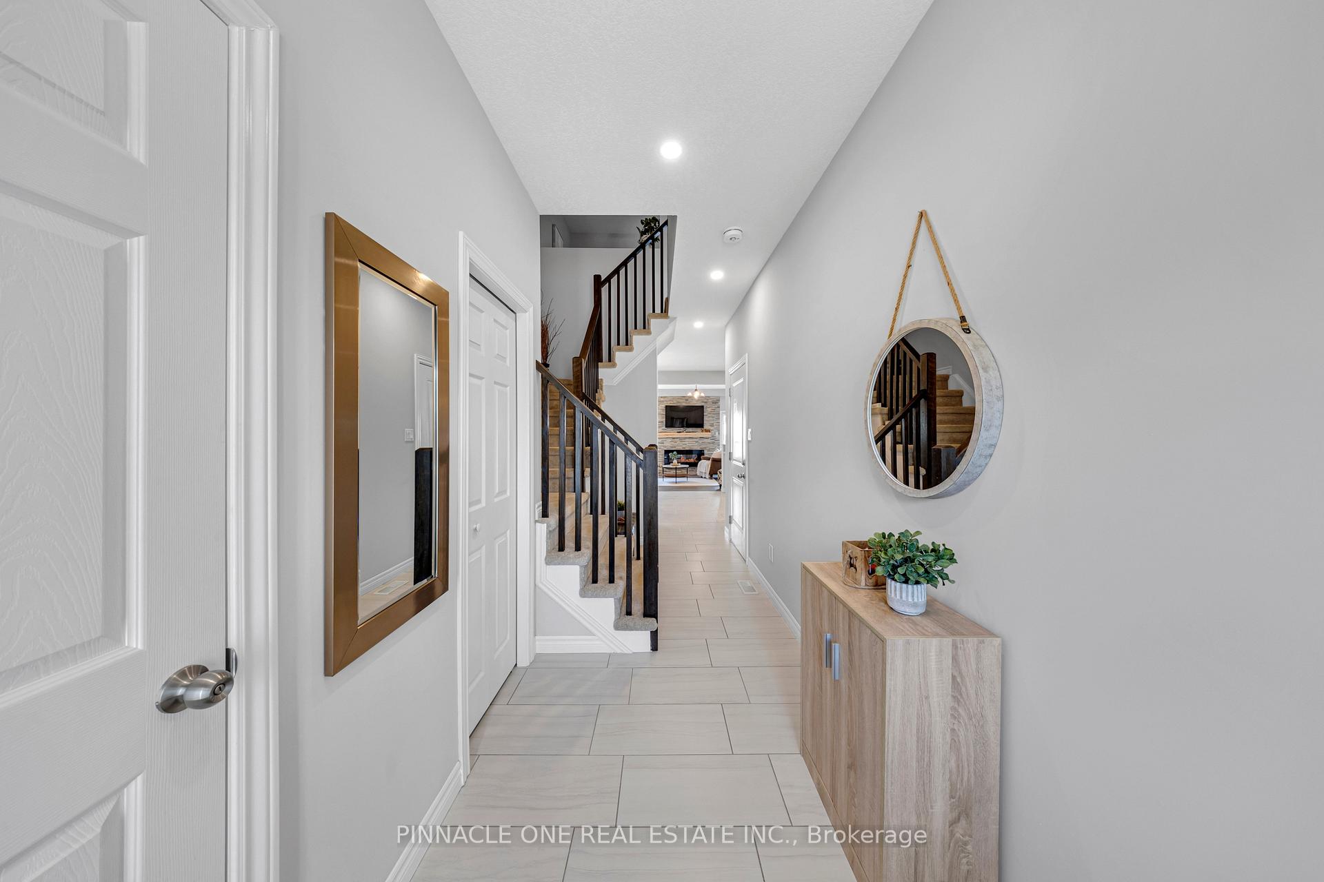Photo 6 of 7 Mistywood Drive, Hamilton, Stoney Creek Mountain — HOMEH