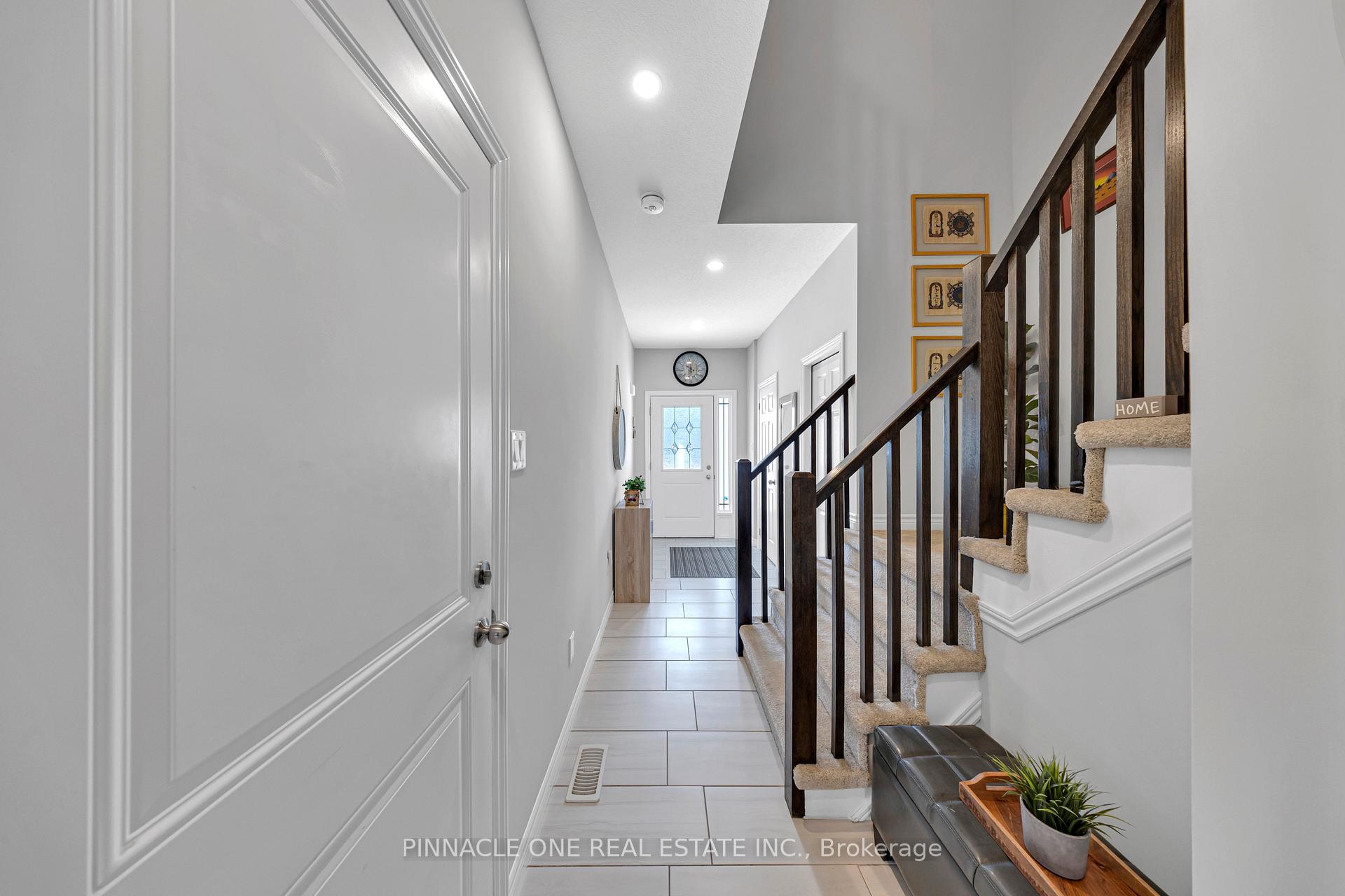 Photo 9 of 7 Mistywood Drive, Hamilton, Stoney Creek Mountain — HOMEH