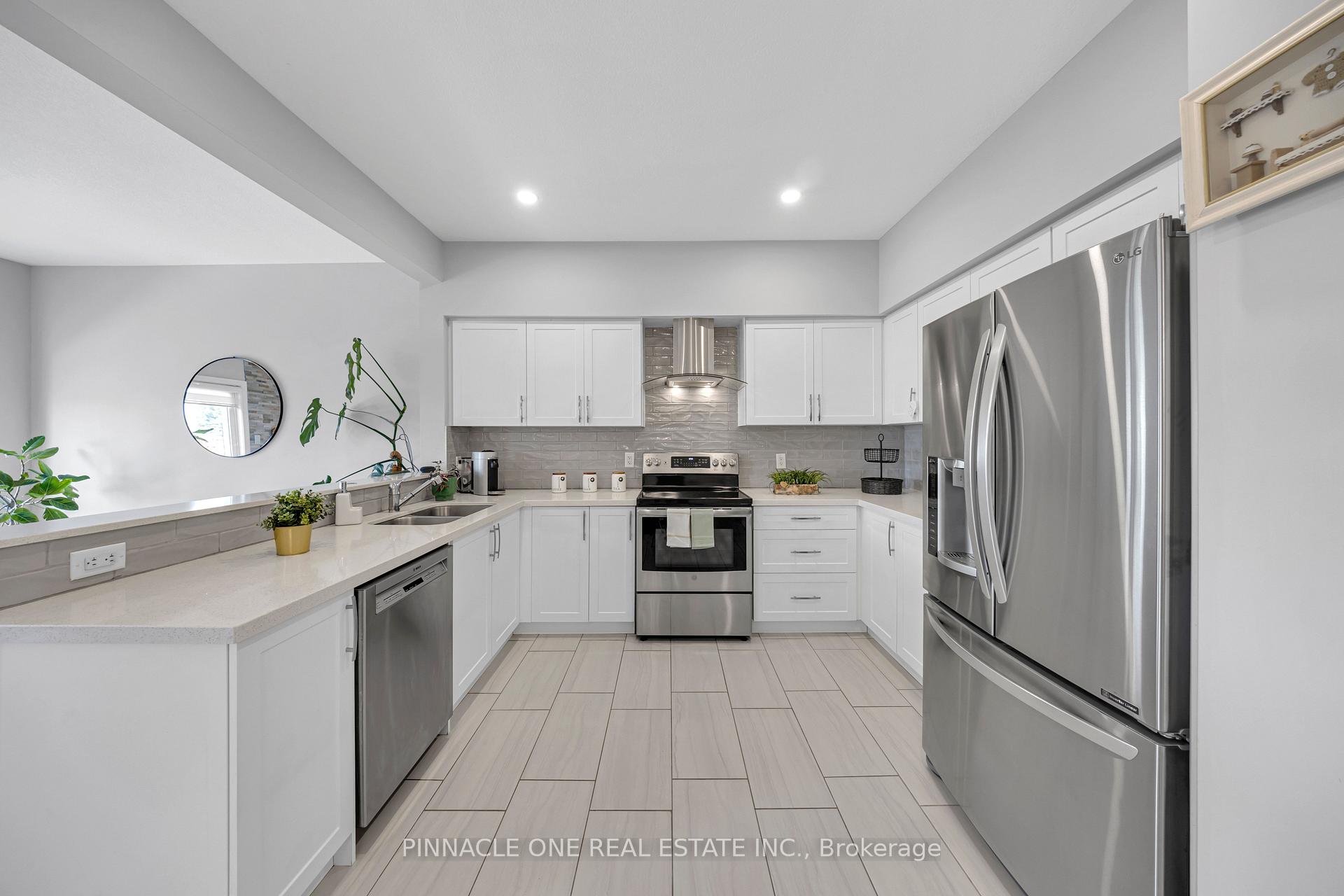 Photo 11 of 7 Mistywood Drive, Hamilton, Stoney Creek Mountain — HOMEH