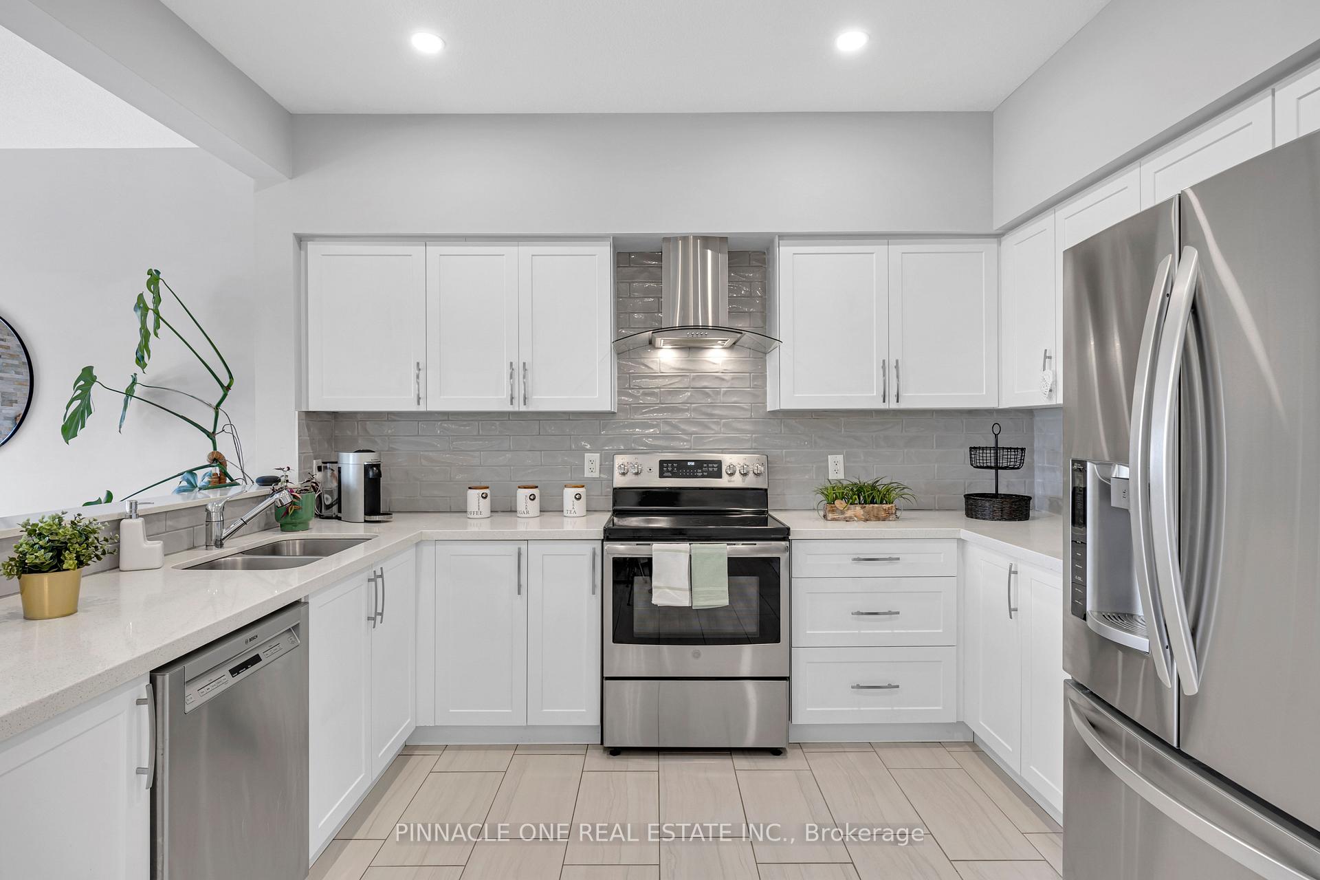 Photo 12 of 7 Mistywood Drive, Hamilton, Stoney Creek Mountain — HOMEH