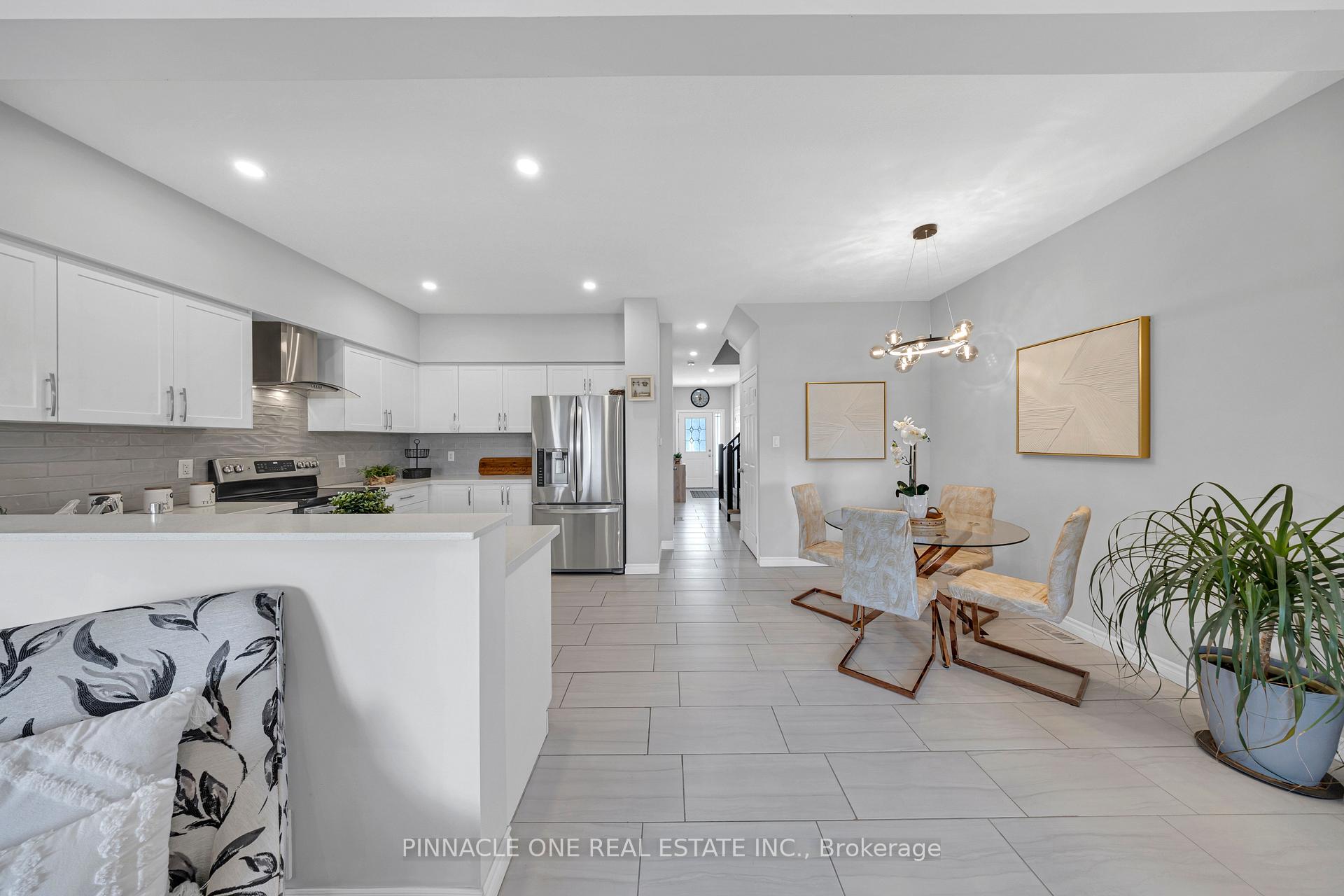 Photo 13 of 7 Mistywood Drive, Hamilton, Stoney Creek Mountain — HOMEH