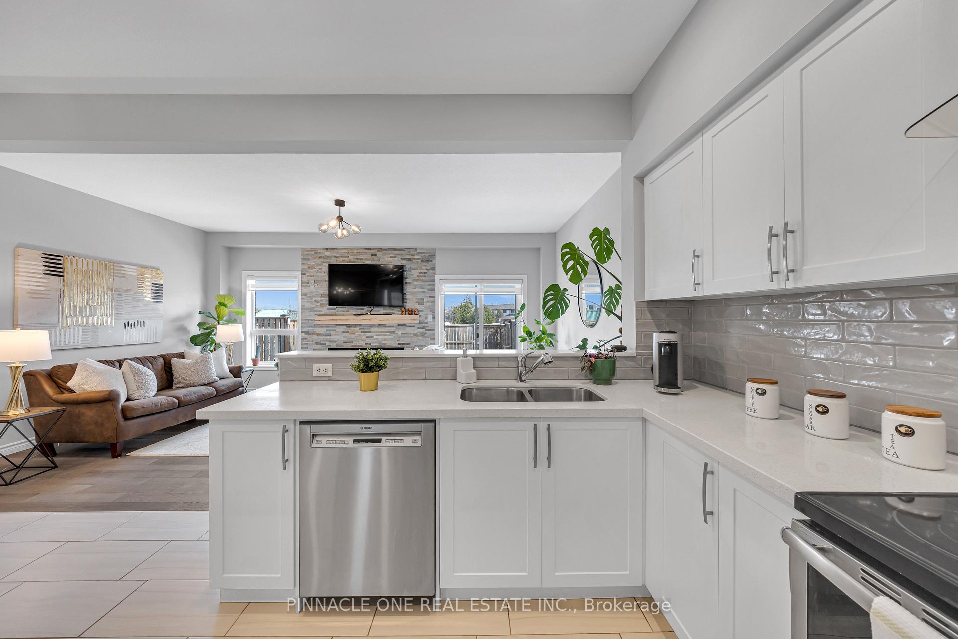 Photo 18 of 7 Mistywood Drive, Hamilton, Stoney Creek Mountain — HOMEH