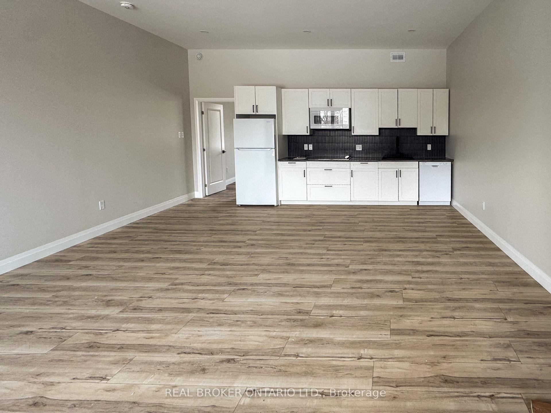 Photo 5 of Unit 4, 8 Clothier Street E, North Grenville, Kemptville — HOMEH