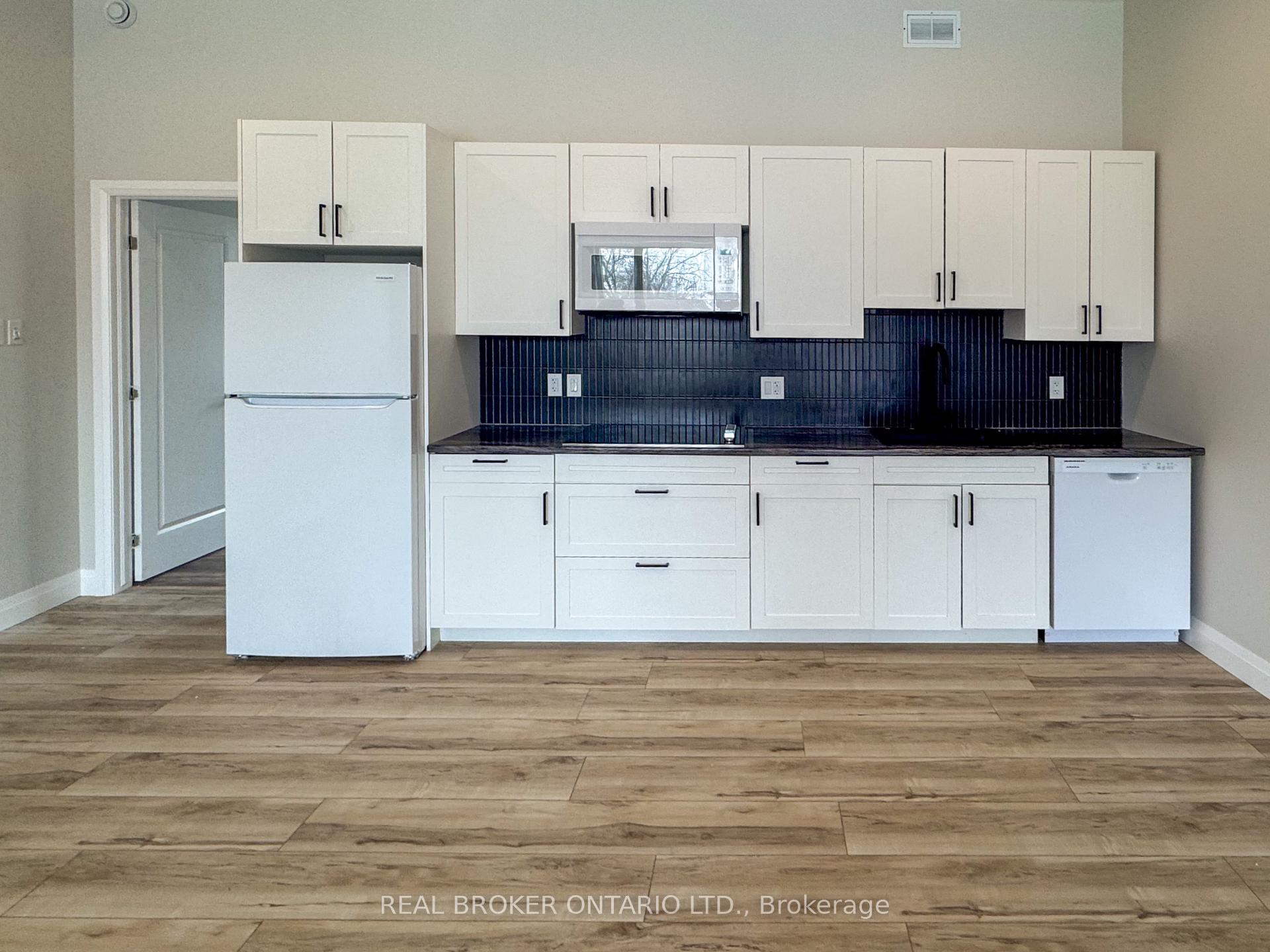 Photo 10 of Unit 4, 8 Clothier Street E, North Grenville, Kemptville — HOMEH