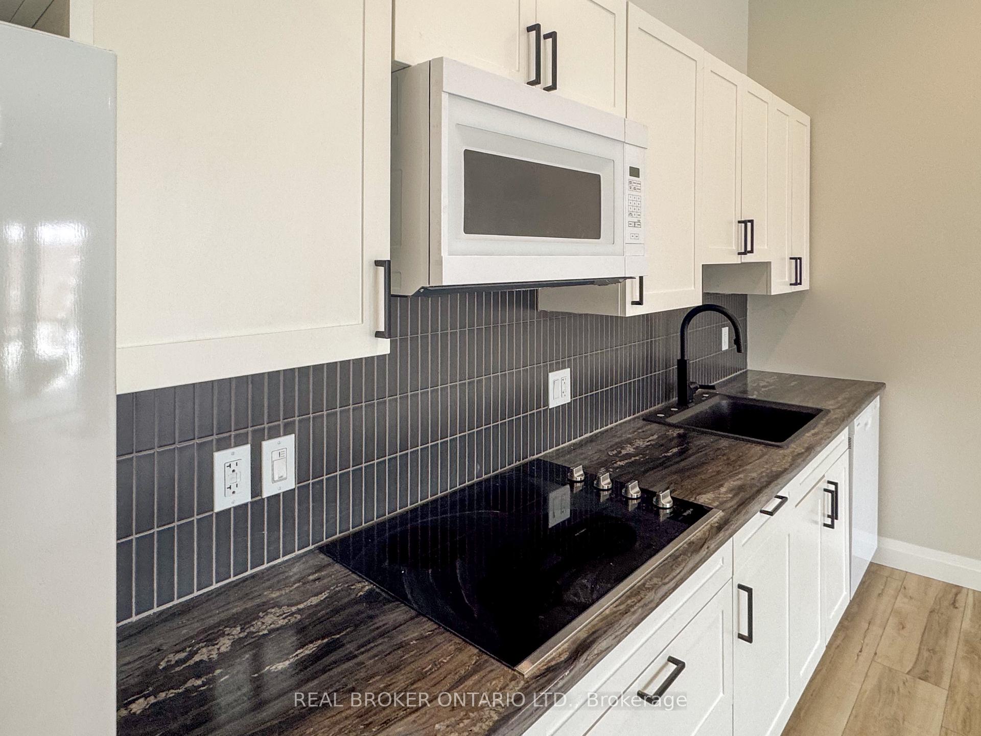 Photo 14 of Unit 4, 8 Clothier Street E, North Grenville, Kemptville — HOMEH