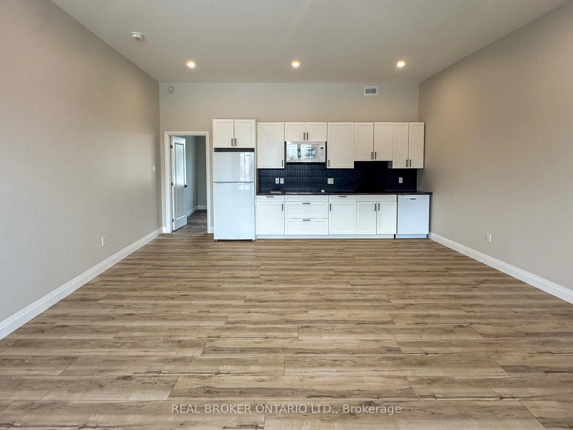 Photo 4 of Unit 4, 8 Clothier Street E, North Grenville, Kemptville — HOMEH
