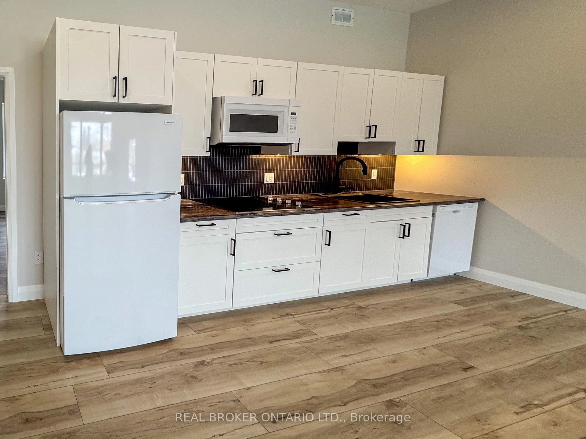 Photo 15 of Unit 4, 8 Clothier Street E, North Grenville, Kemptville — HOMEH