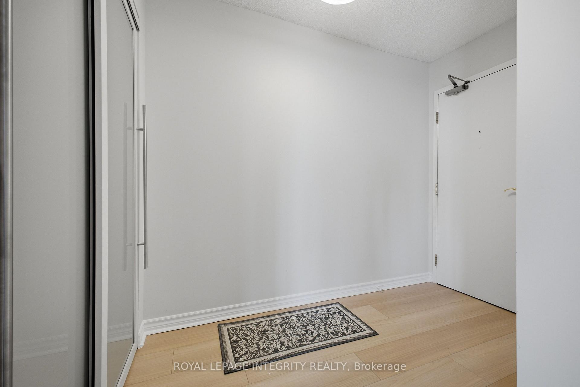 Photo 3 of Unit 1207, 545 St Laurent Boulevard, Ottawa, Viscount Alexander Park — HOMEH